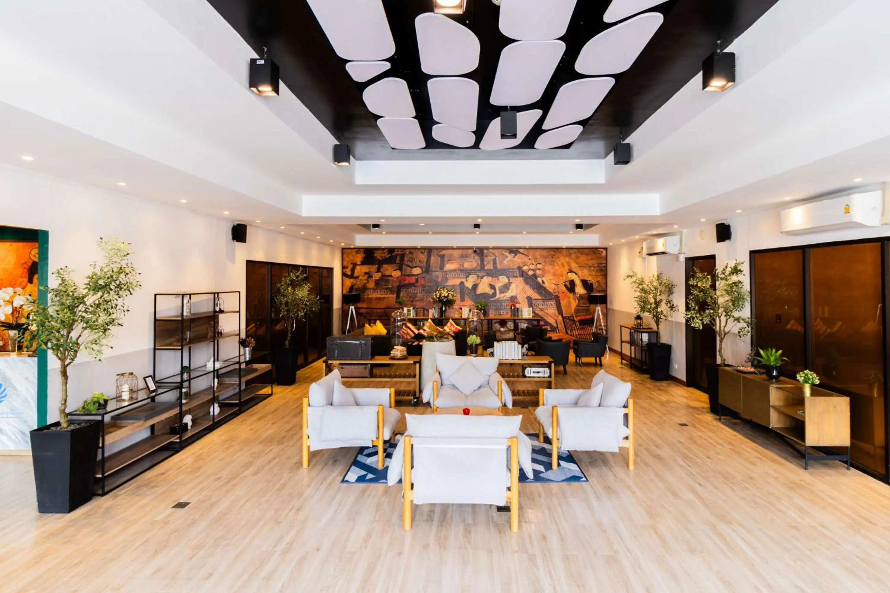 Lobby or reception in SureStay By Best Western Iconic Suvarnabhumi