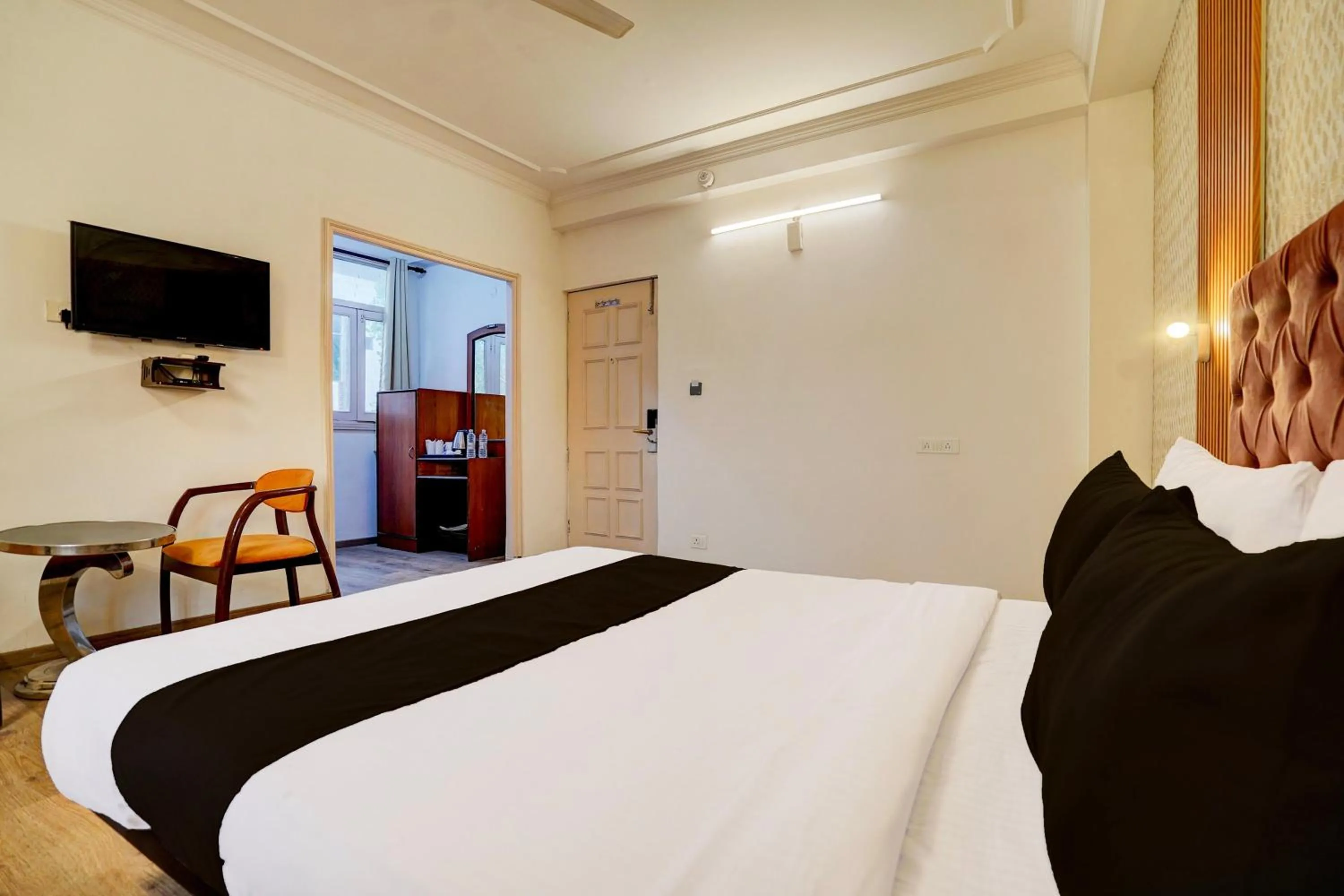 Bedroom, Bed in Townhouse Jageer Palace Near Mayapuri Chowk