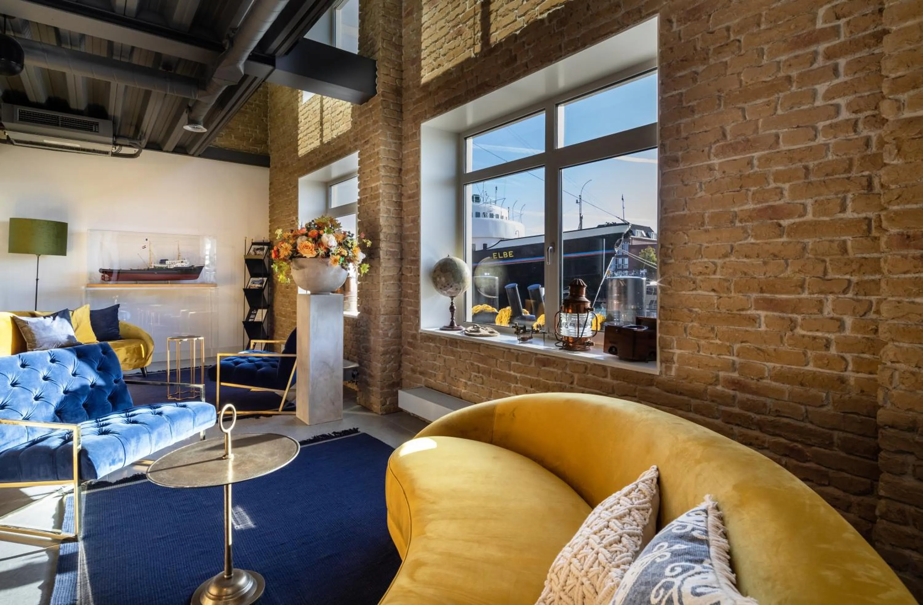 Lobby or reception in Hotel Maassluis