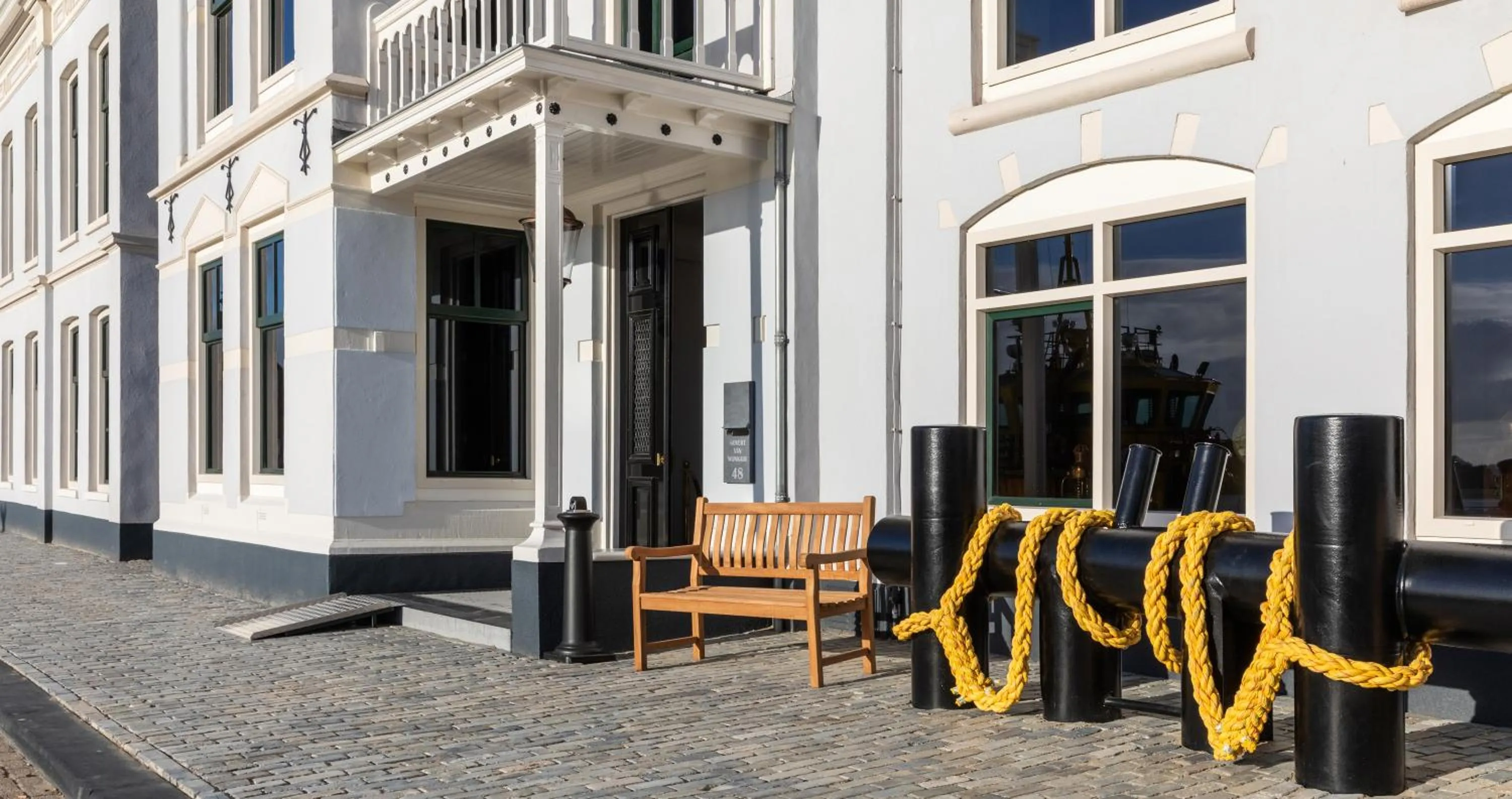 Facade/entrance in Hotel Maassluis