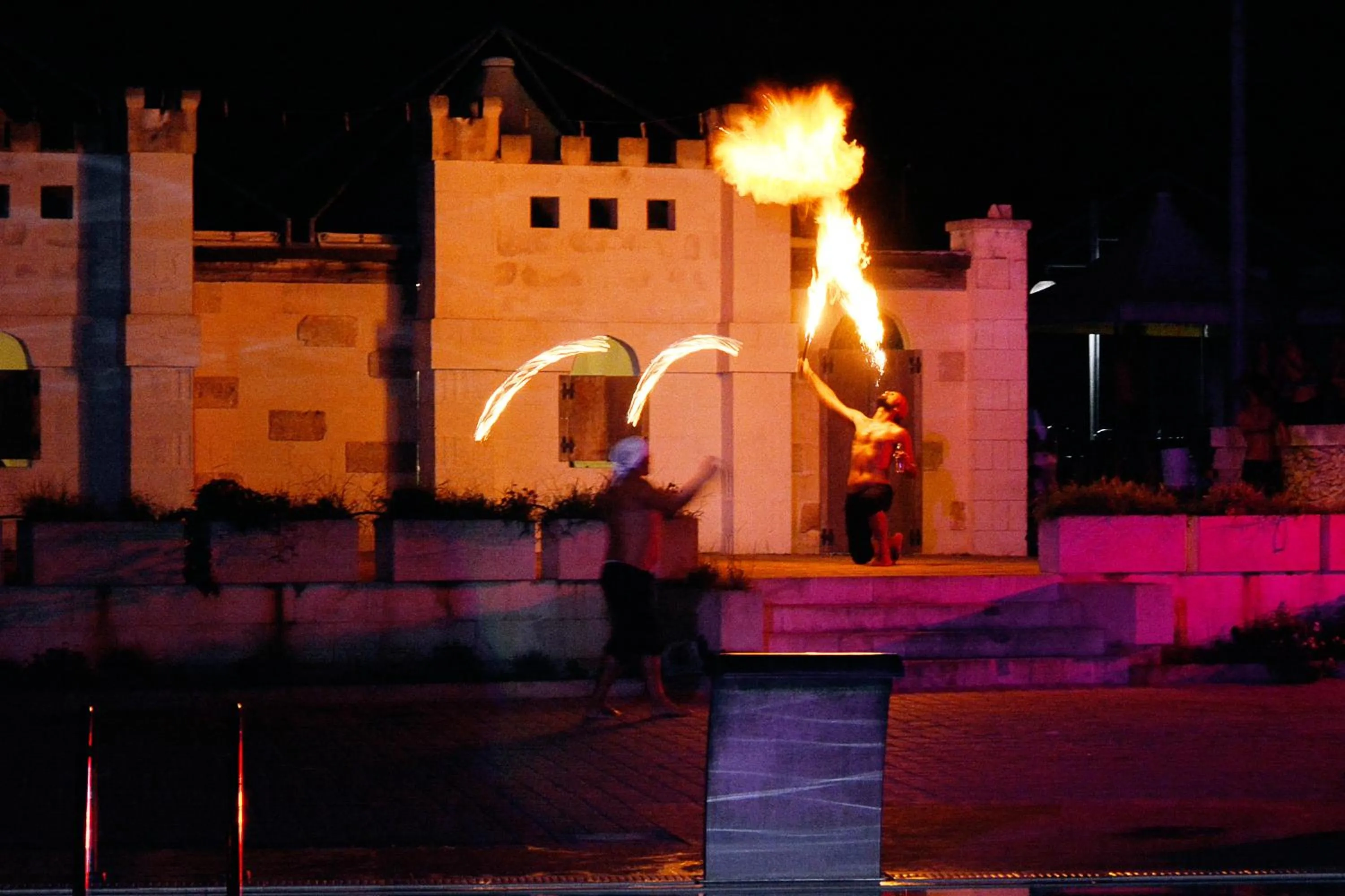 Evening entertainment in Hotel Thàlas Club