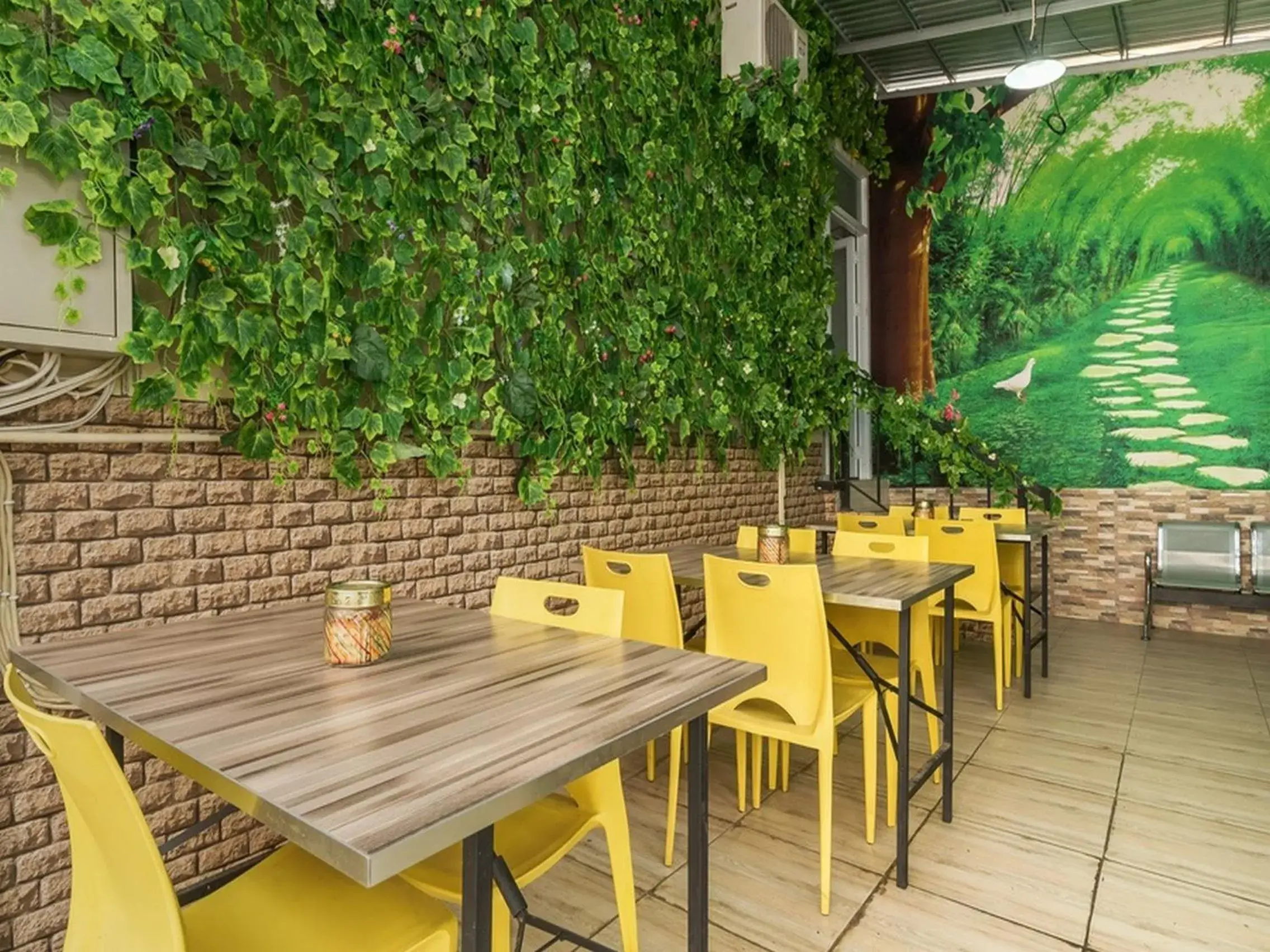 Restaurant/places to eat in RedDoorz at Tara Homestay Palembang Restaurant/places to eat in RedDoorz at Tara Homestay Palembang