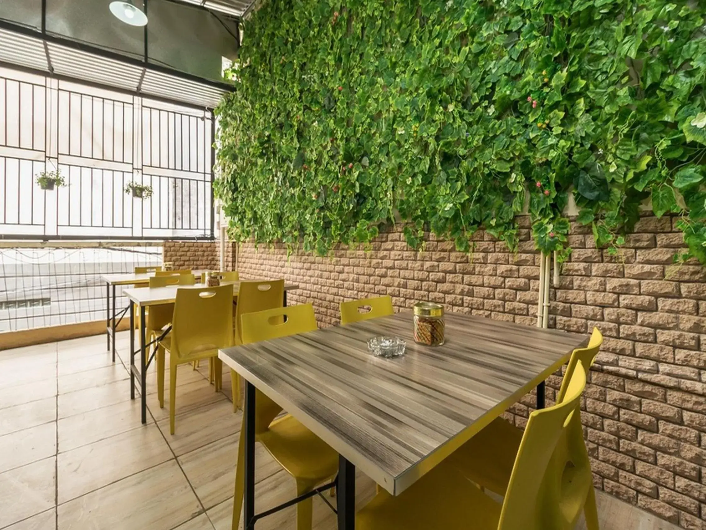 Restaurant/places to eat in RedDoorz at Tara Homestay Palembang Restaurant/places to eat in RedDoorz at Tara Homestay Palembang