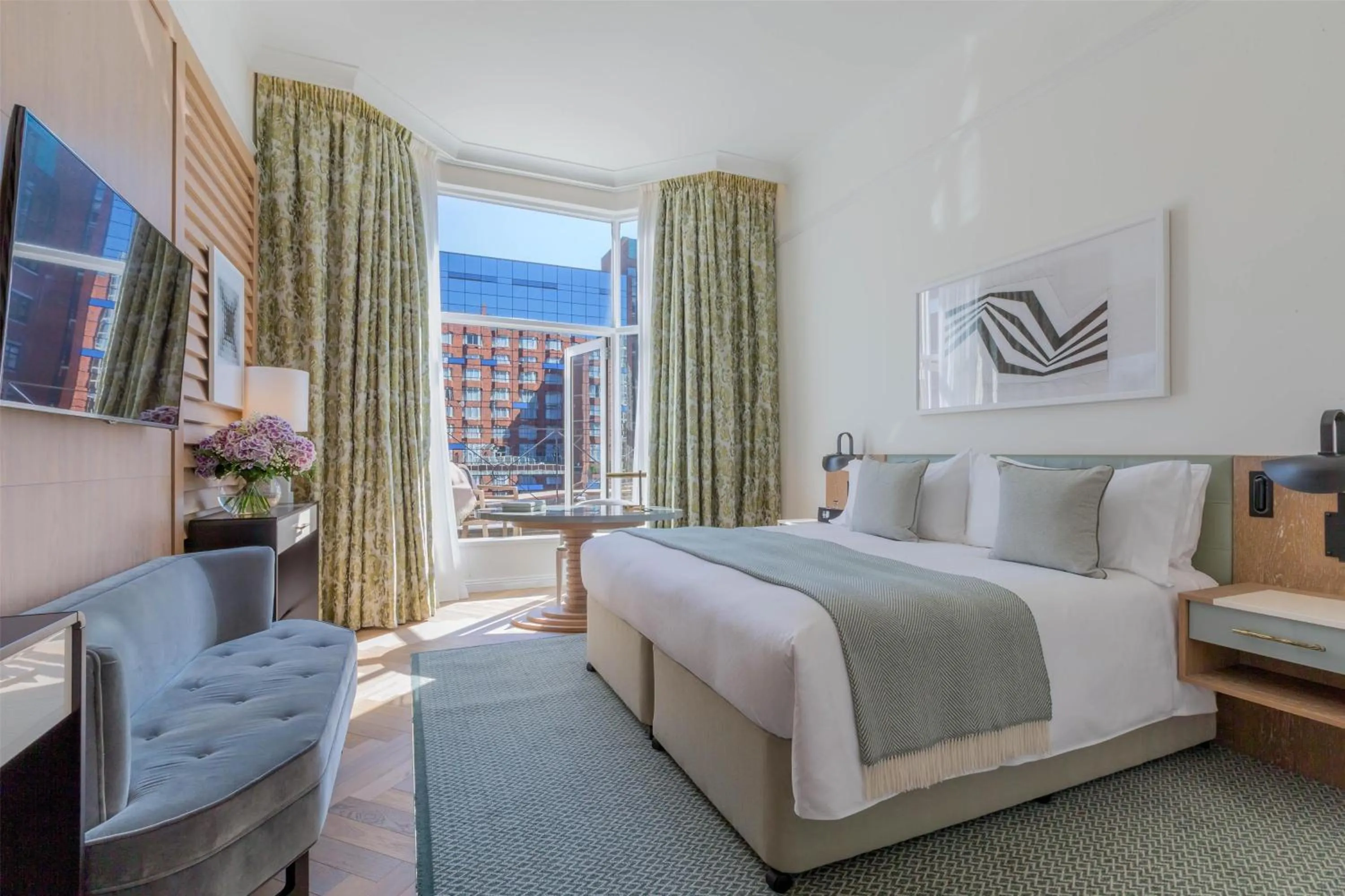 Living room, Bed in Conrad Dublin