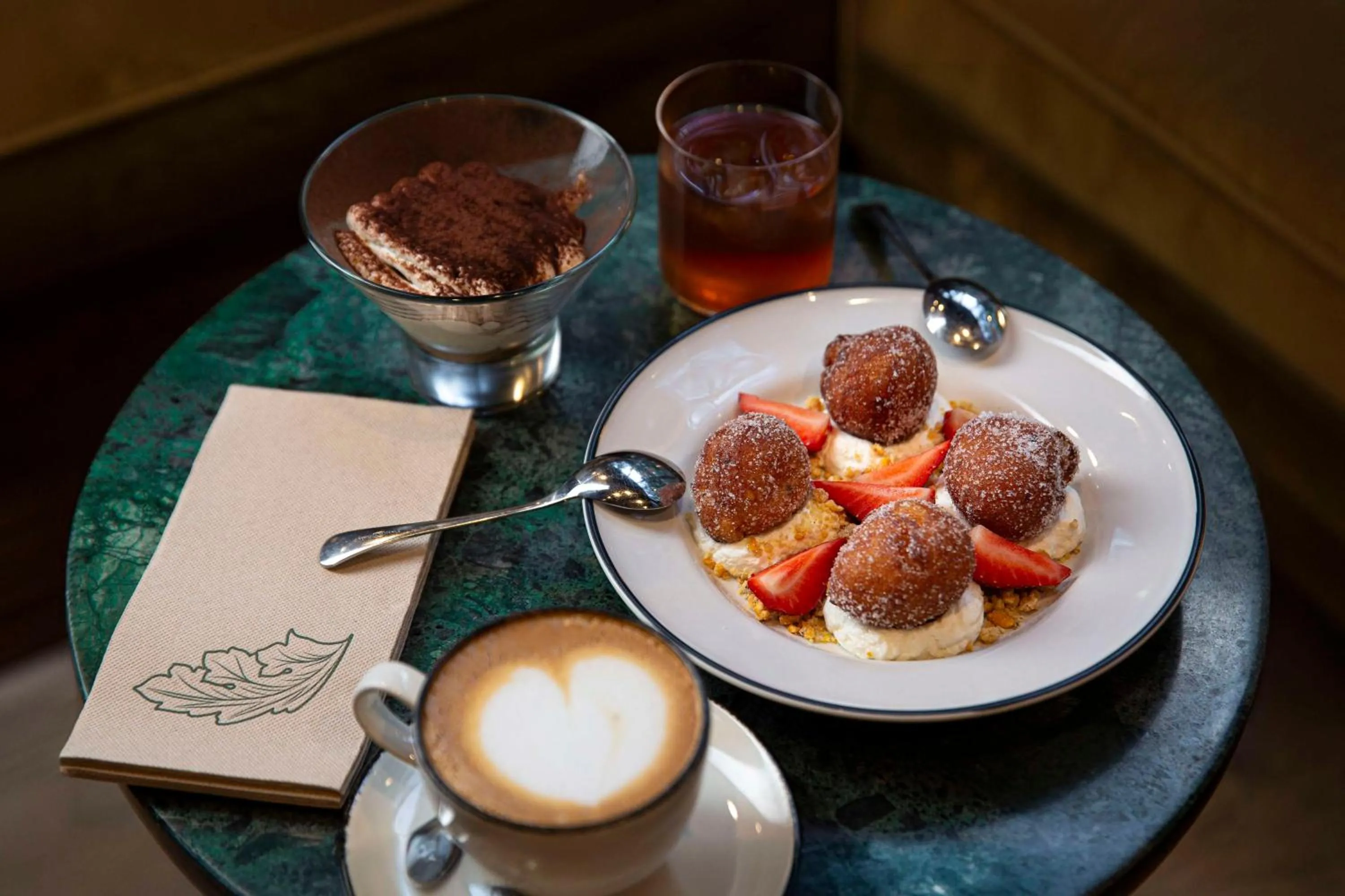 Lounge or bar in Radisson Blu 1882 Hotel, Barcelona Sagrada Familia