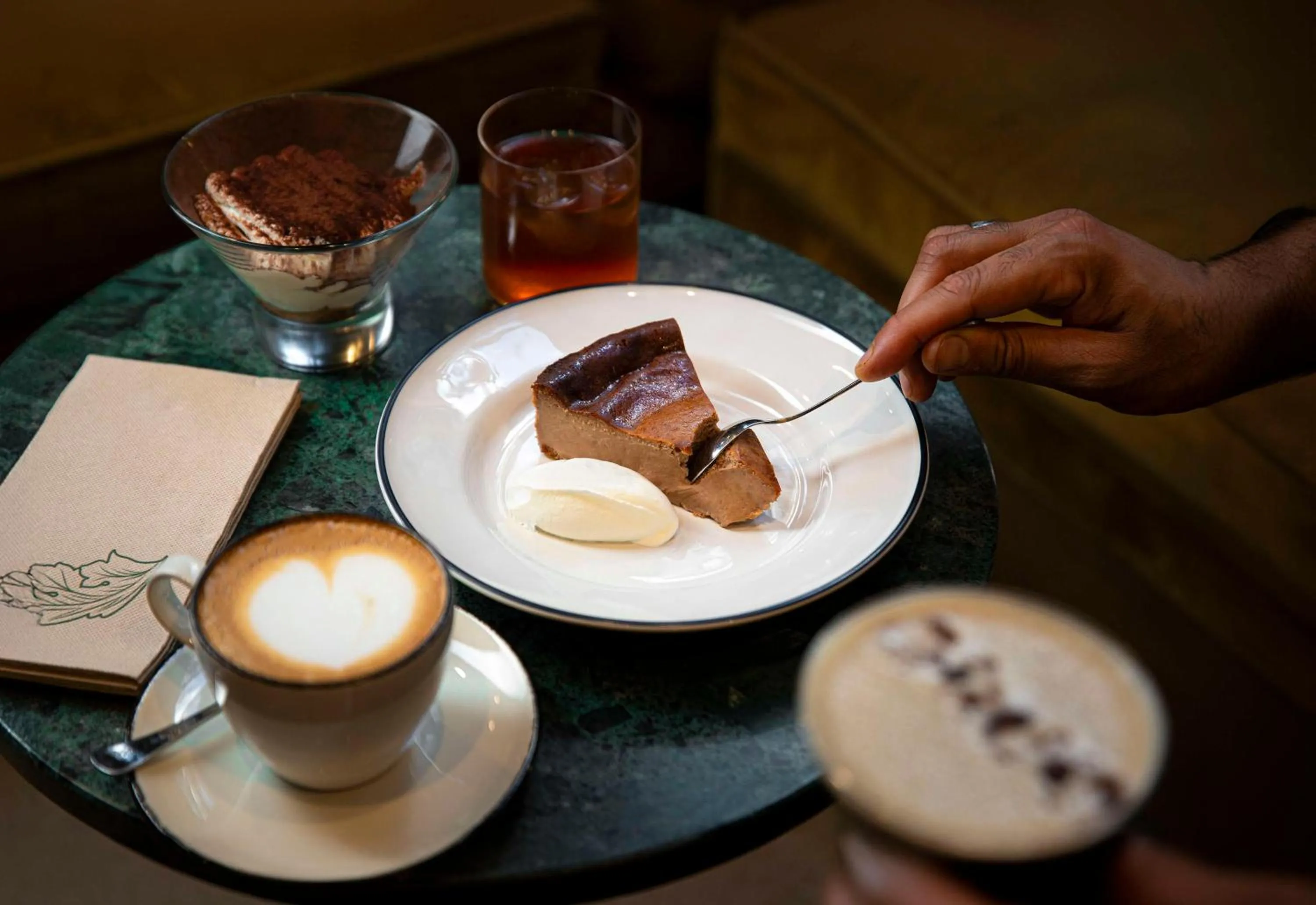 Lounge or bar in Radisson Blu 1882 Hotel, Barcelona Sagrada Familia
