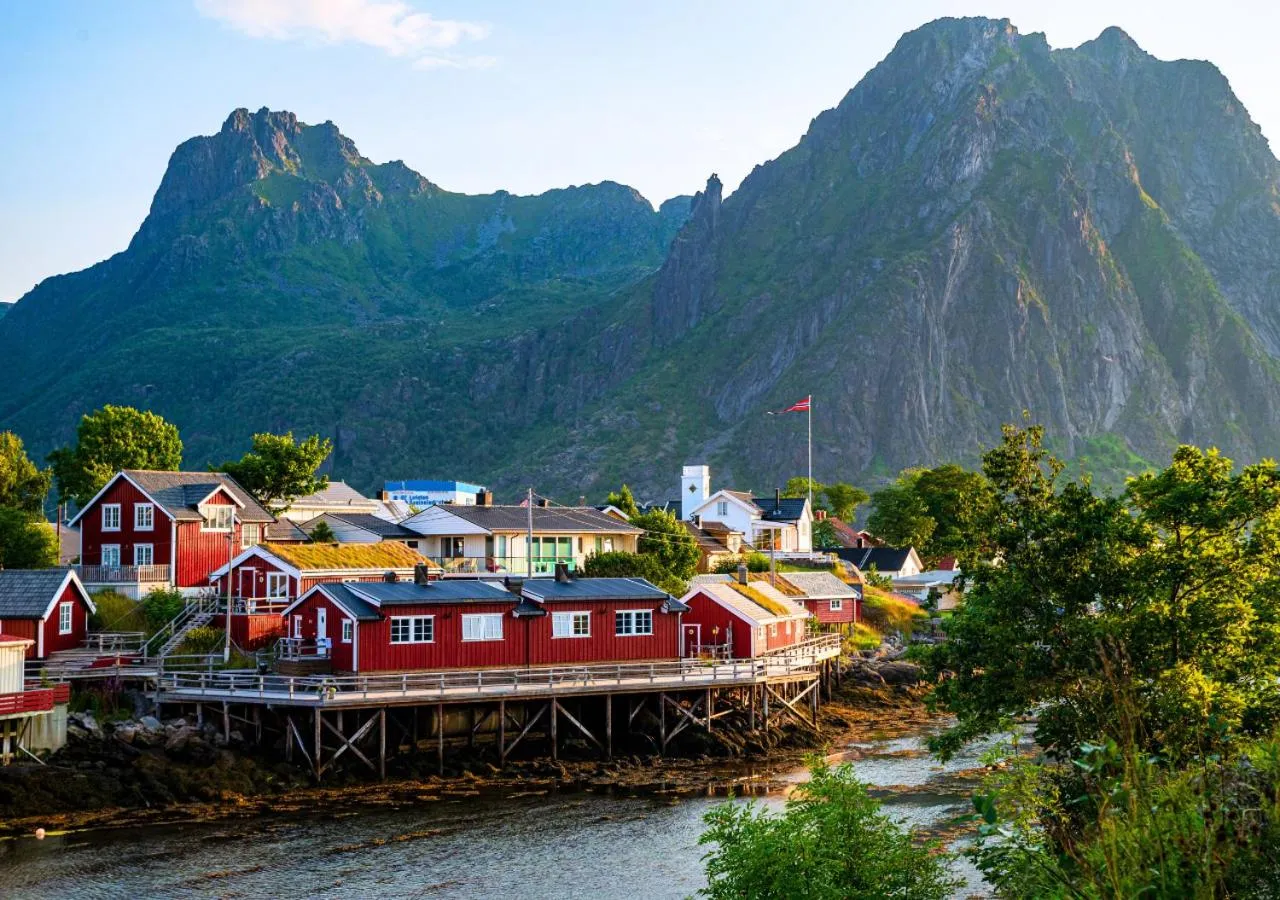 Property building in Svinøya Rorbuer