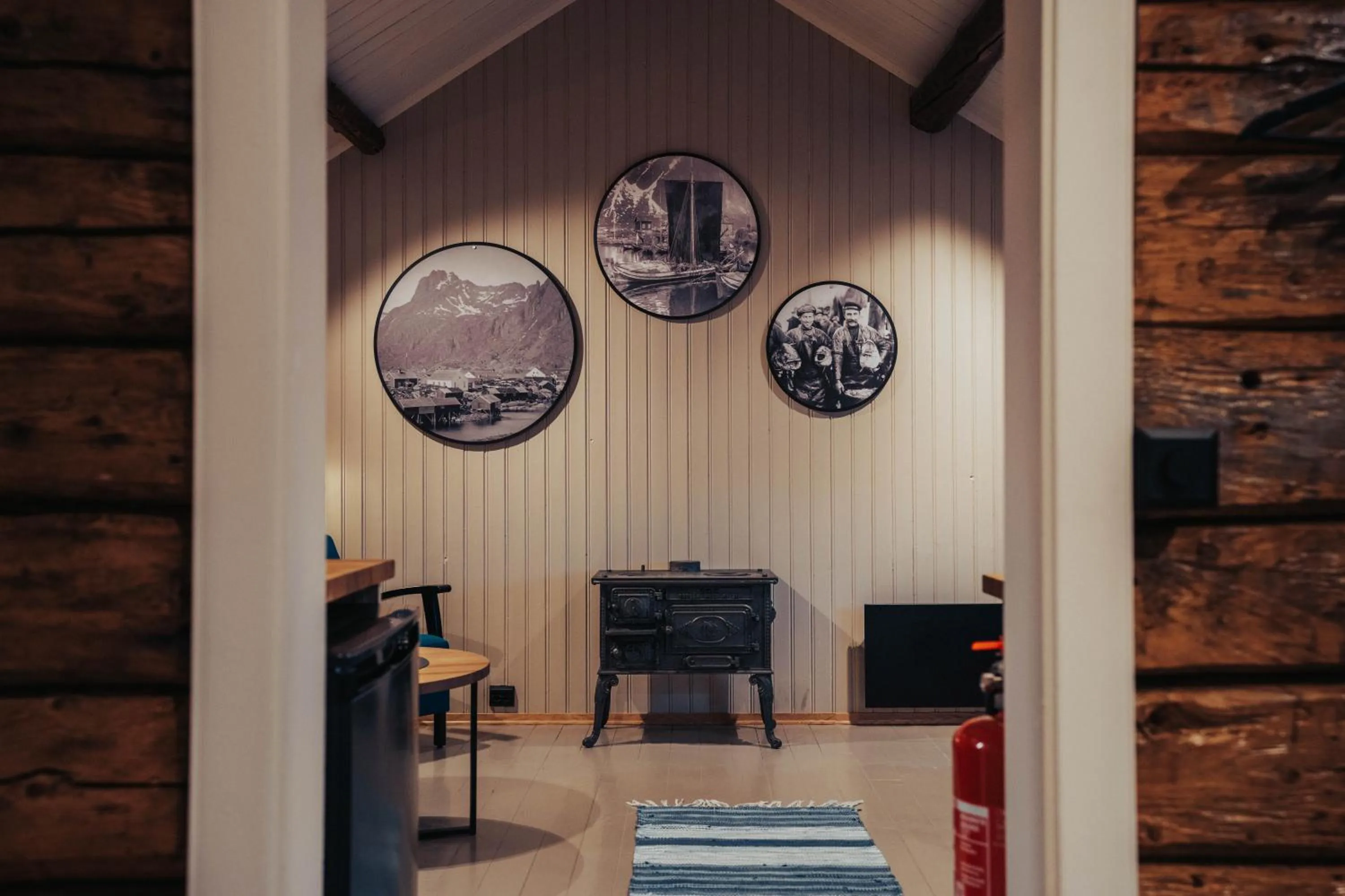 Photo of the whole room in Svinøya Rorbuer