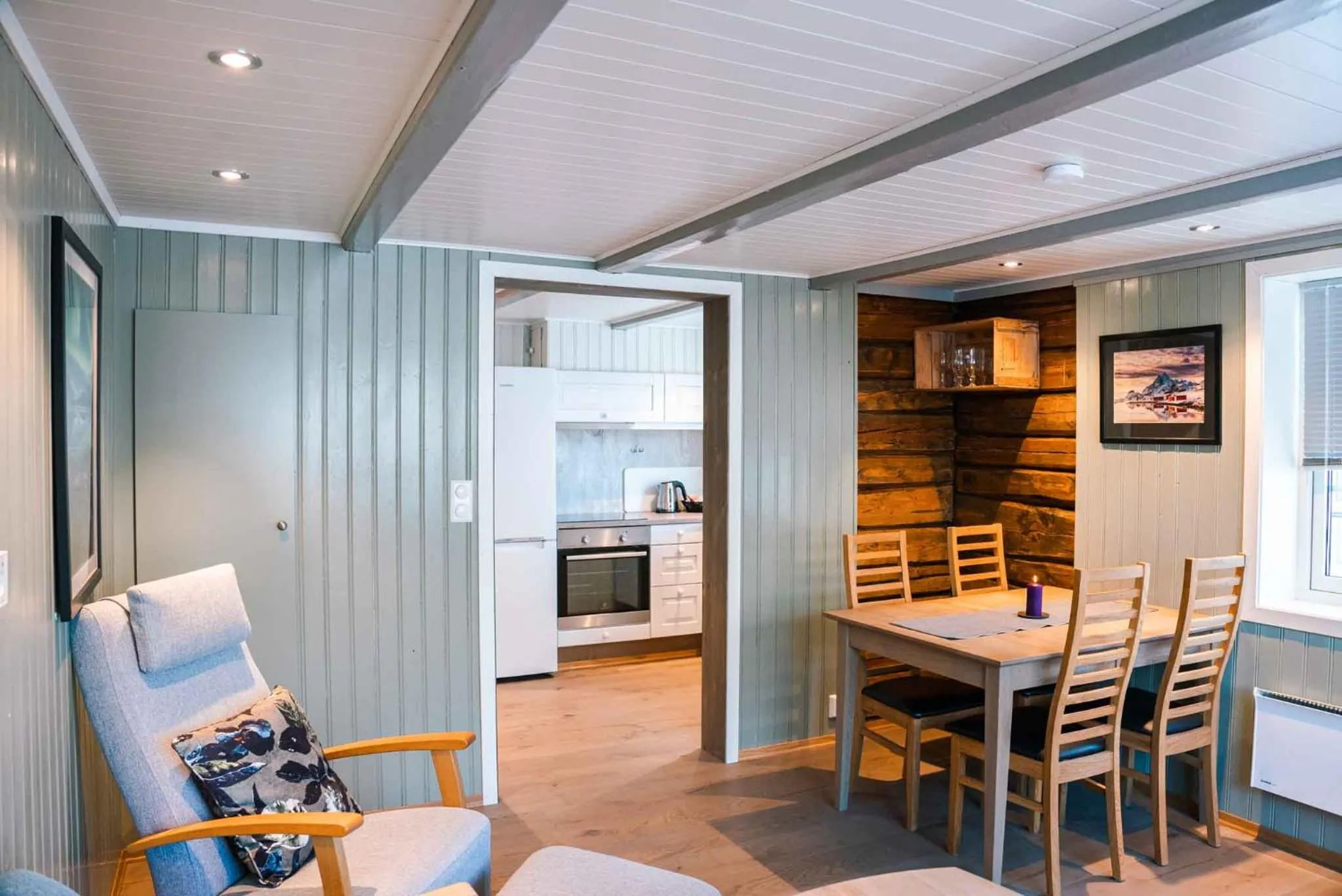 Kitchen or kitchenette in Svinøya Rorbuer