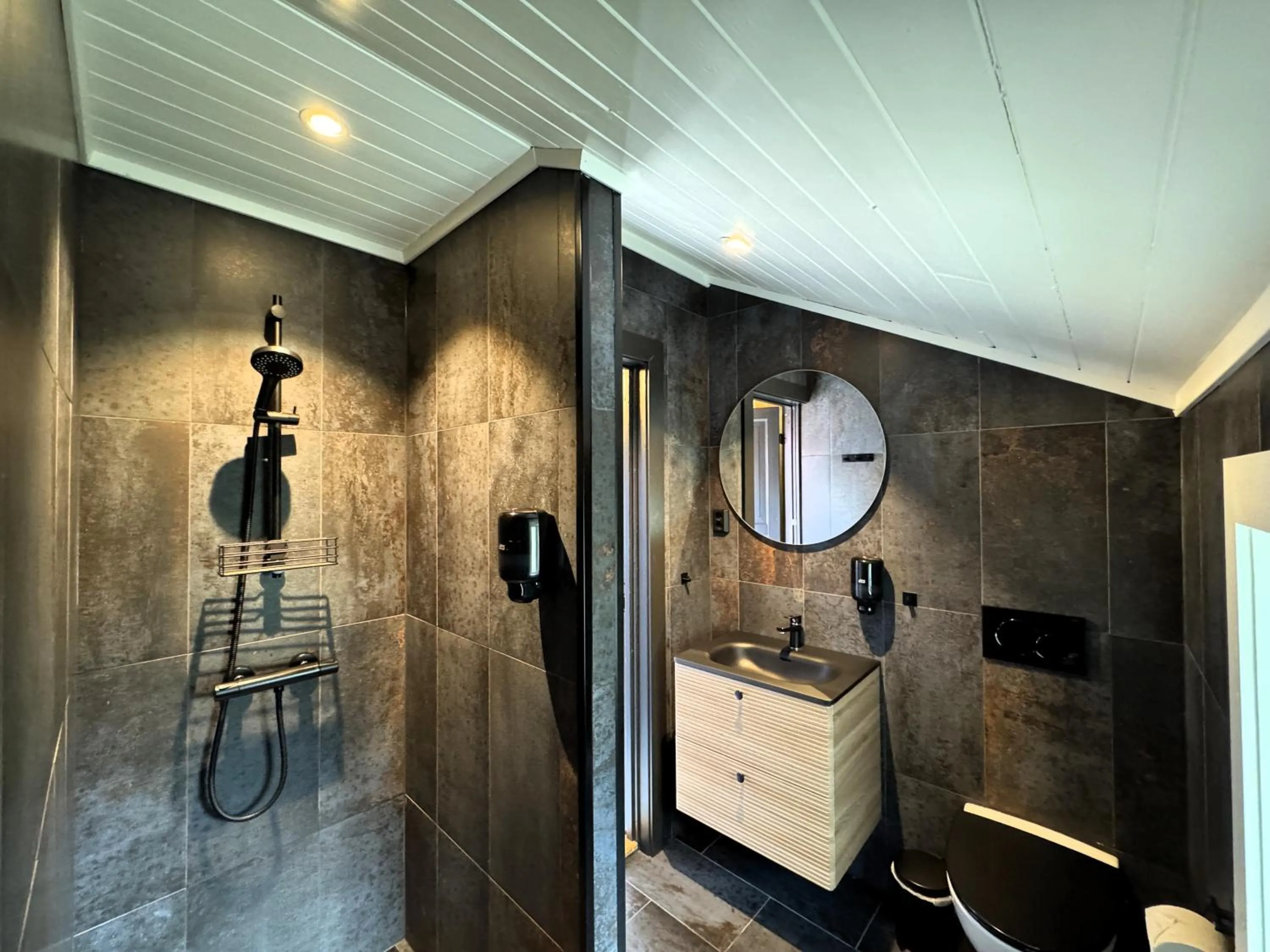 Bathroom in Svinøya Rorbuer