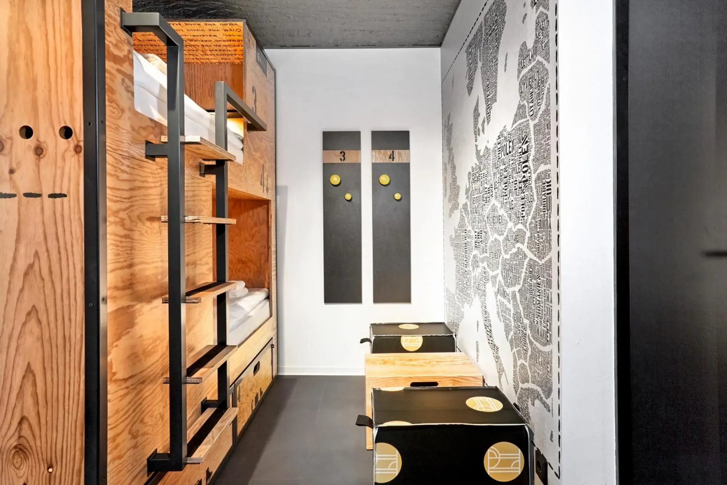 Six-bed room with private bathroom in H.ostel Münster Six-bed room with private bathroom in H.ostel Münster