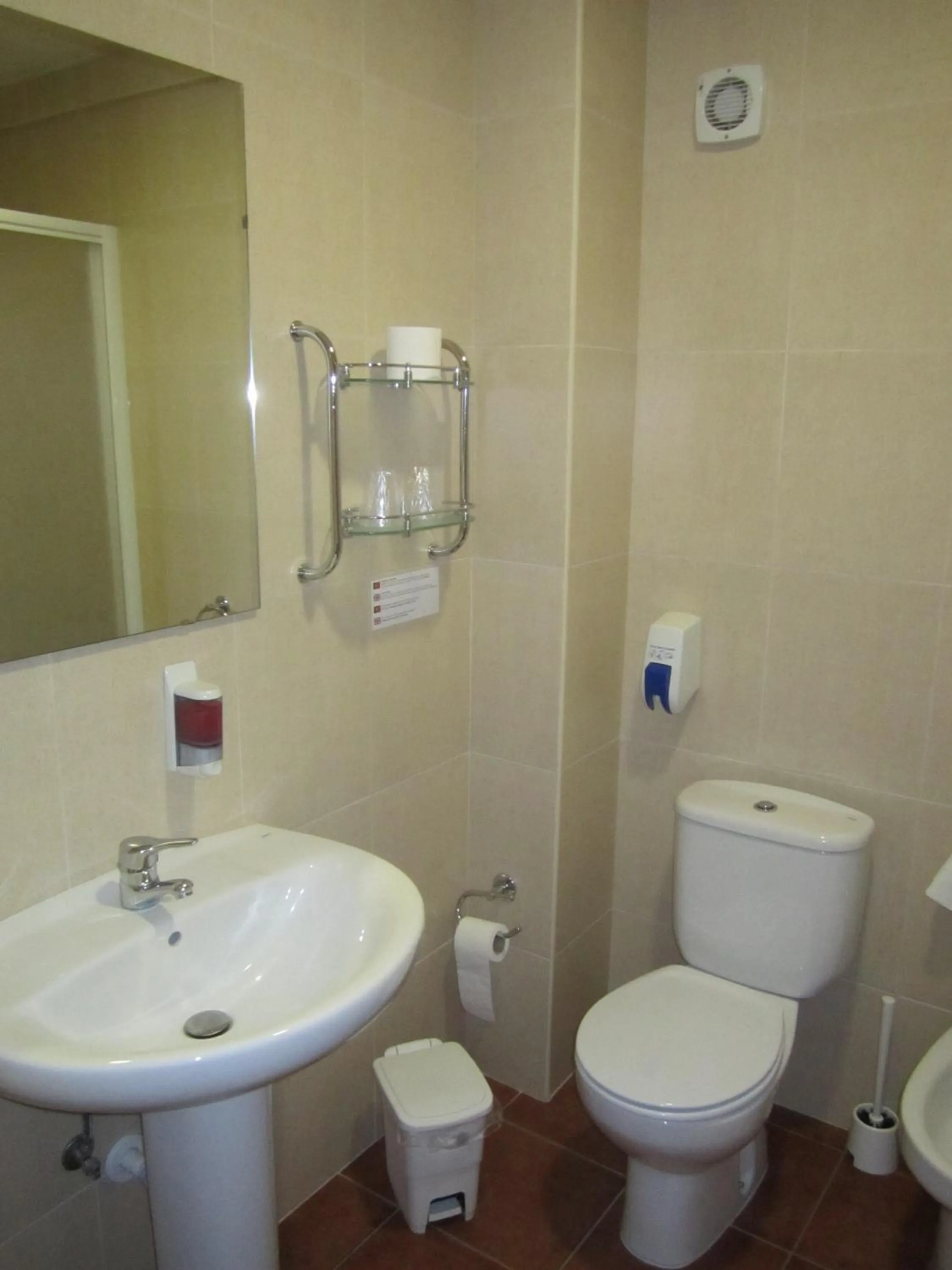 Toilet in Hotel Casa do Tua