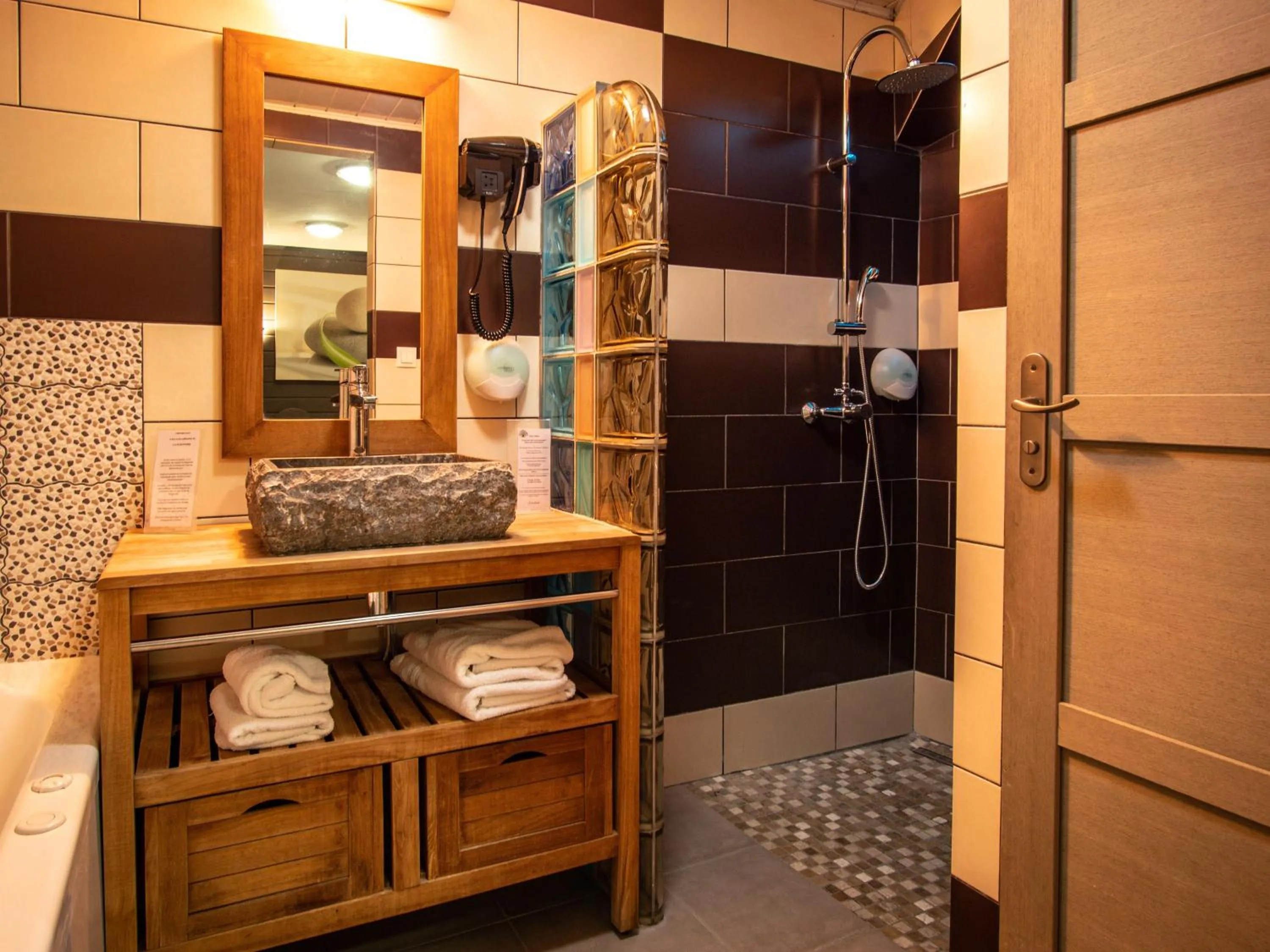 Bathroom, Bed in Sud Hôtel