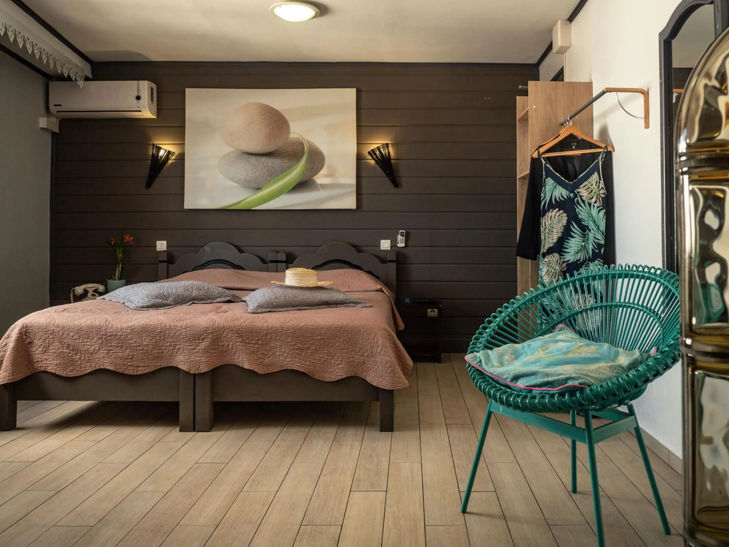 Photo of the whole room, Bed in Sud Hôtel