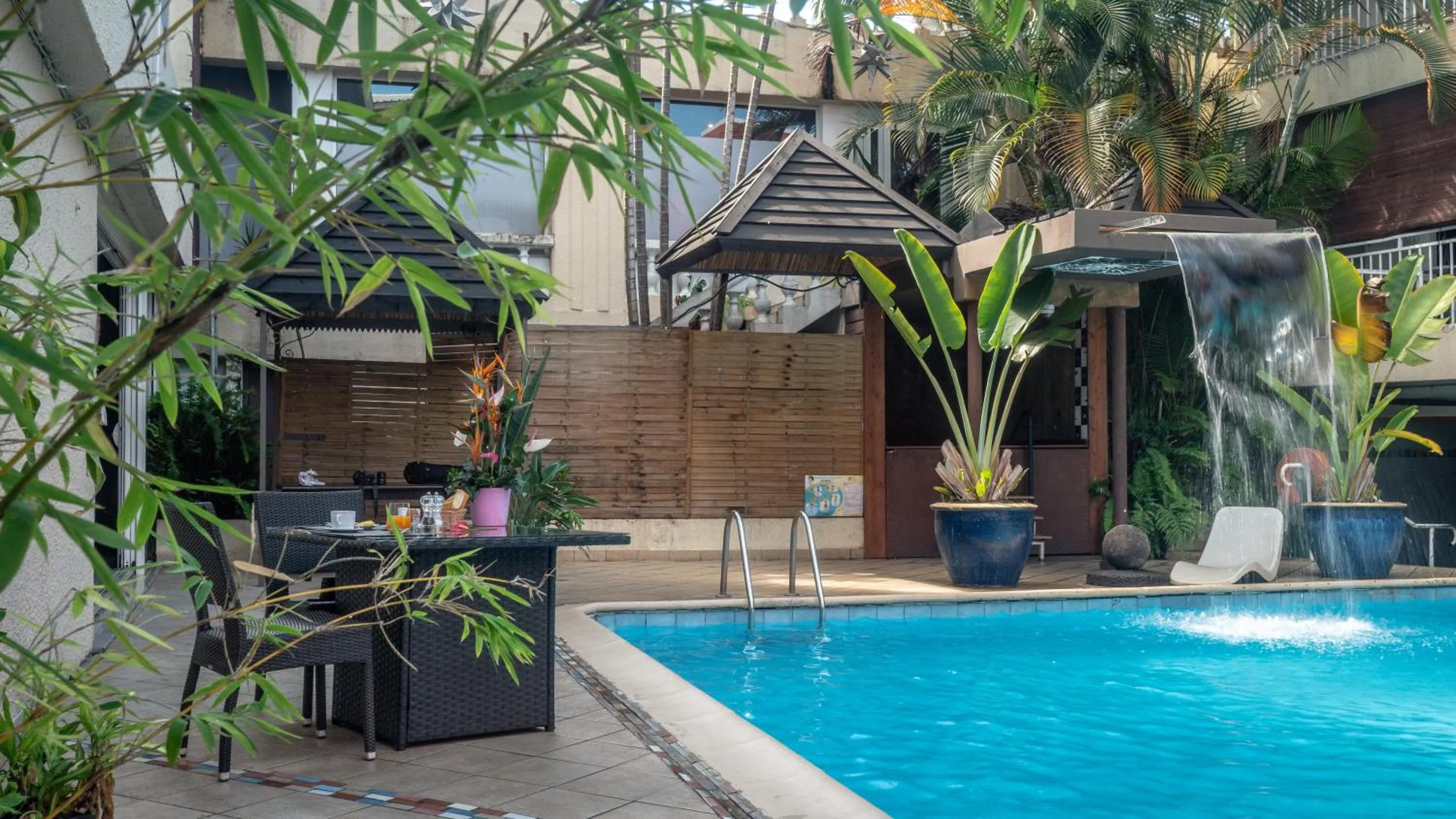 Pool view in Sud Hôtel