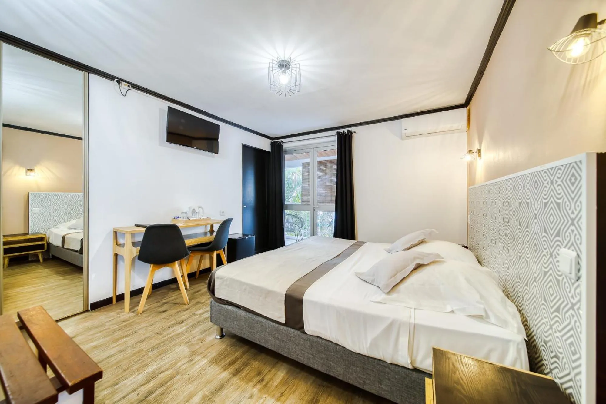 Photo of the whole room, Bed in Sud Hôtel