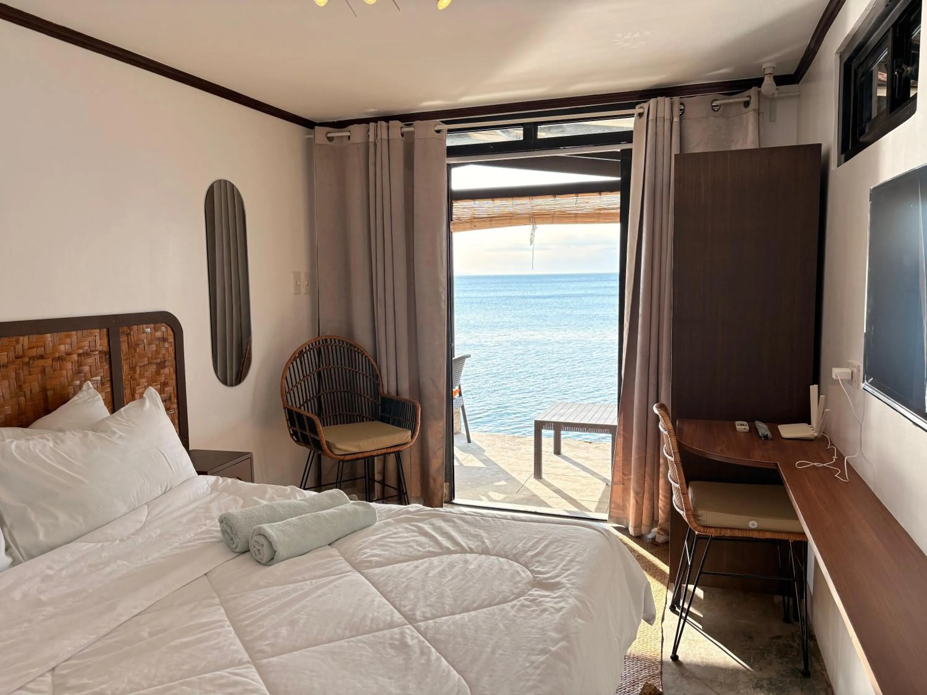 Sea view, Bed in Villa Milagros Dive Inn Anilao