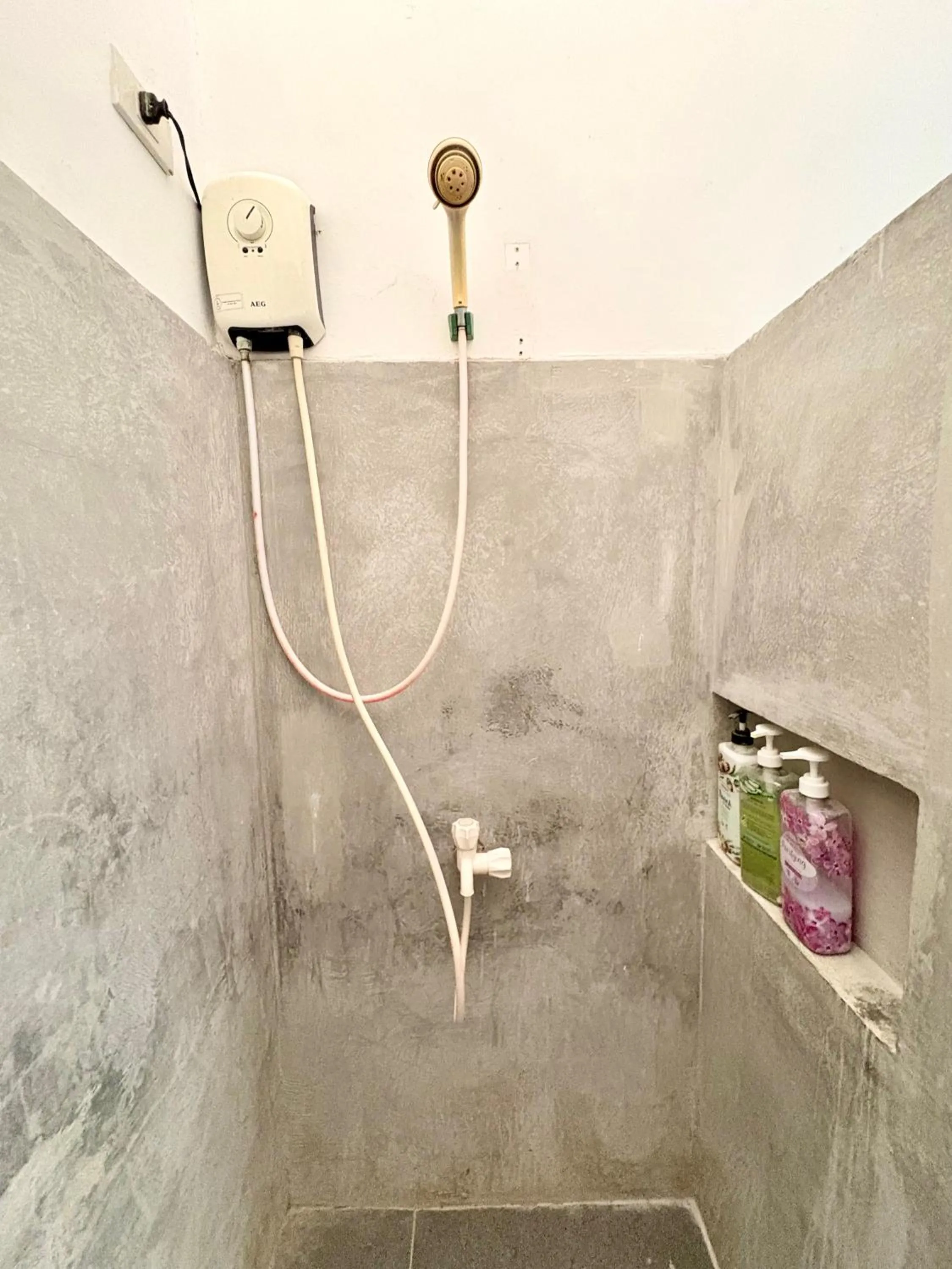 Shower in Villa Milagros Dive Inn Anilao