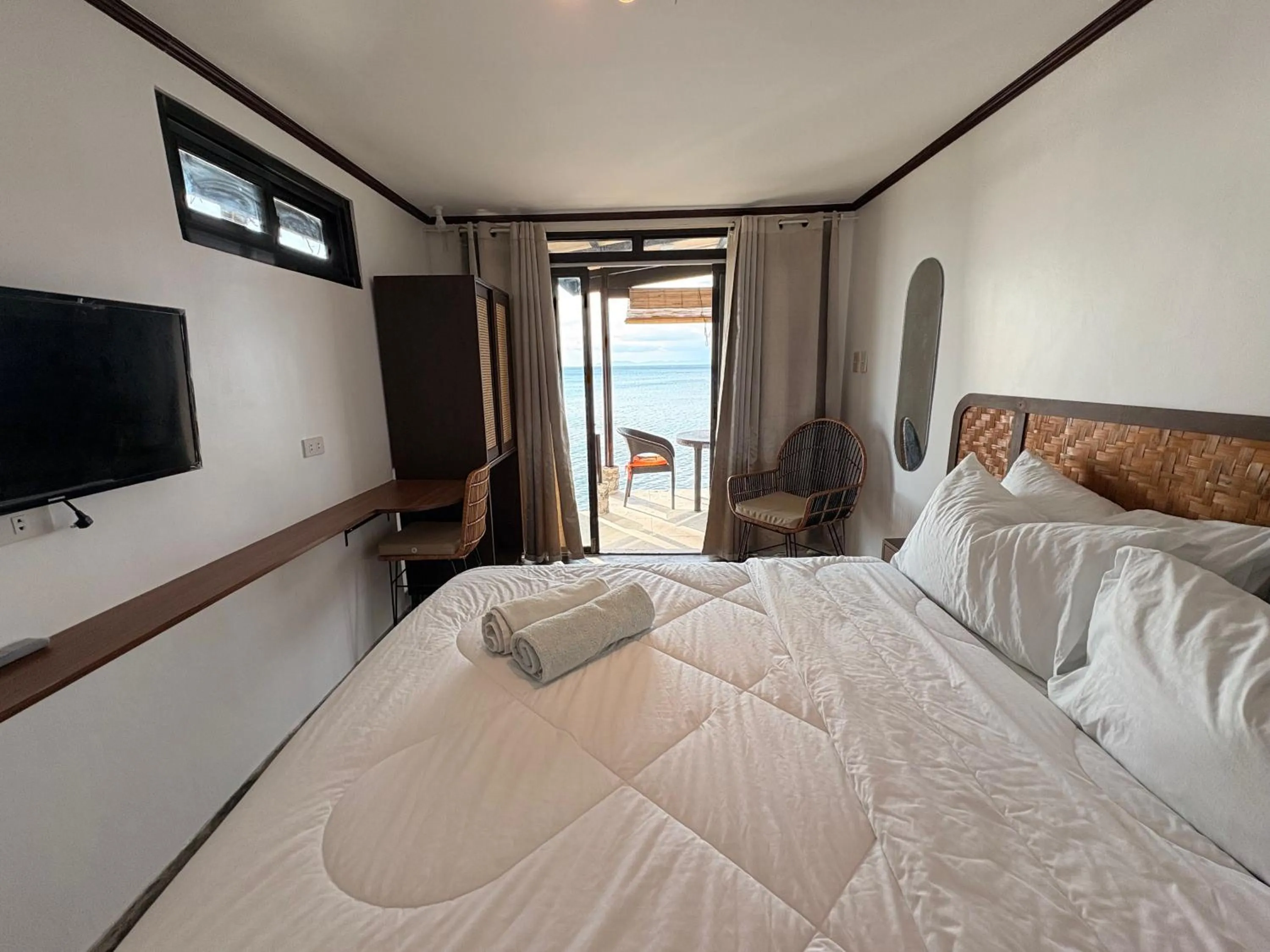 Bed in Villa Milagros Dive Inn Anilao