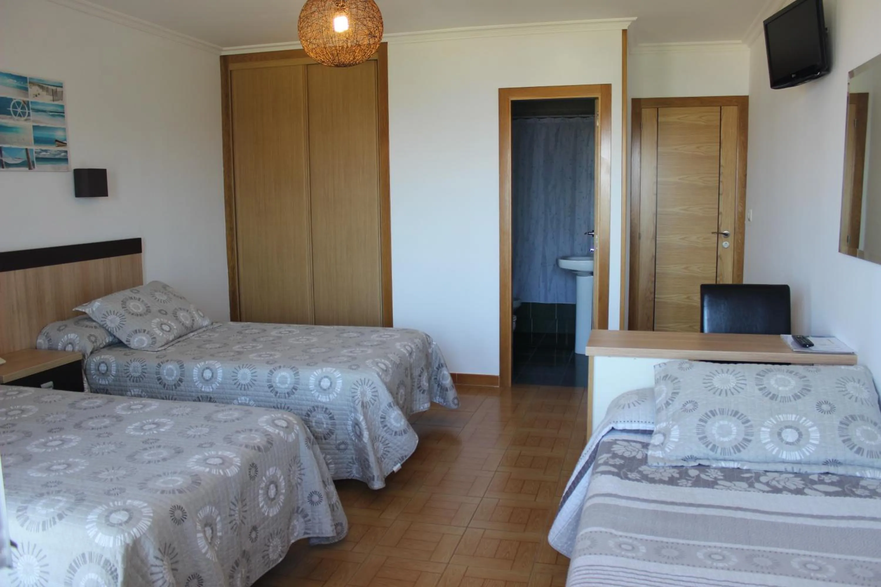 Photo of the whole room in Hotel Estrella del Mar