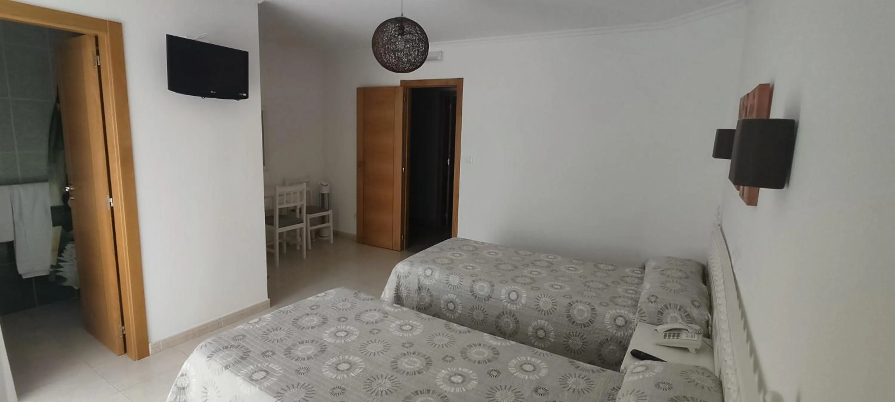 Photo of the whole room in Hotel Estrella del Mar