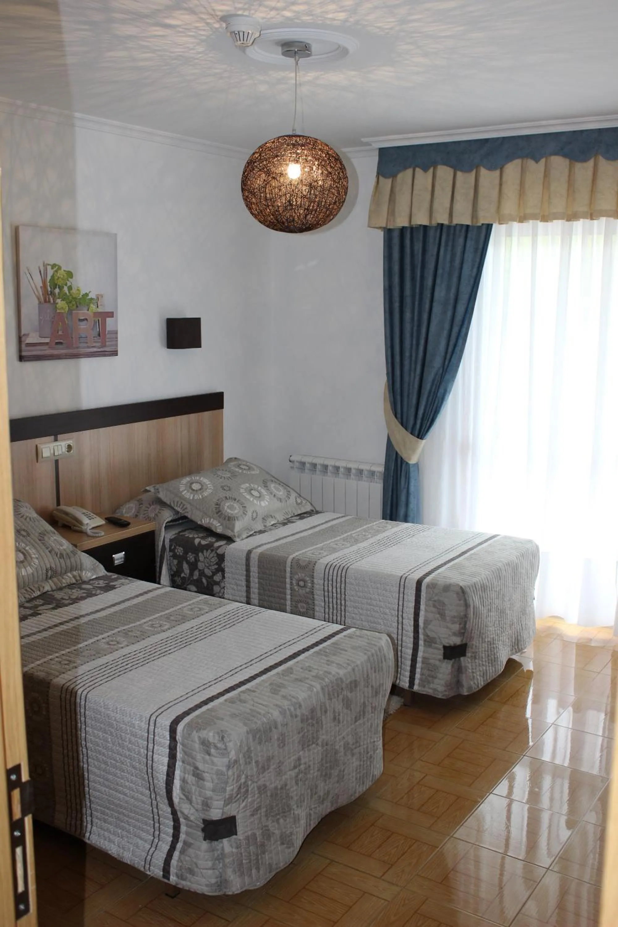 Photo of the whole room in Hotel Estrella del Mar