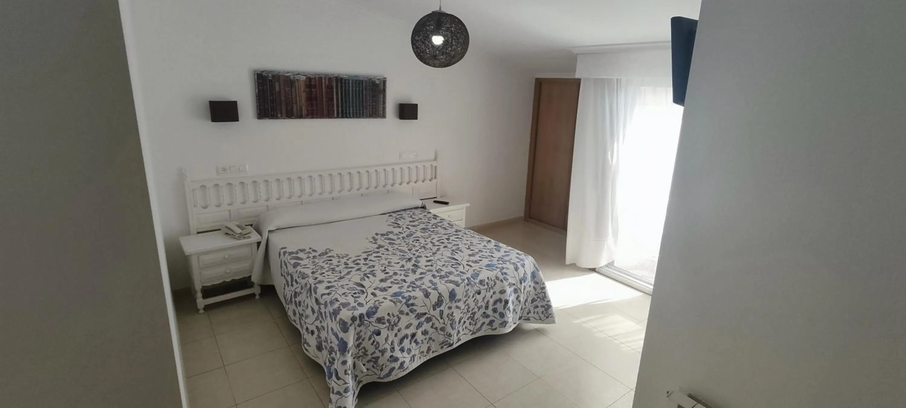 Photo of the whole room in Hotel Estrella del Mar