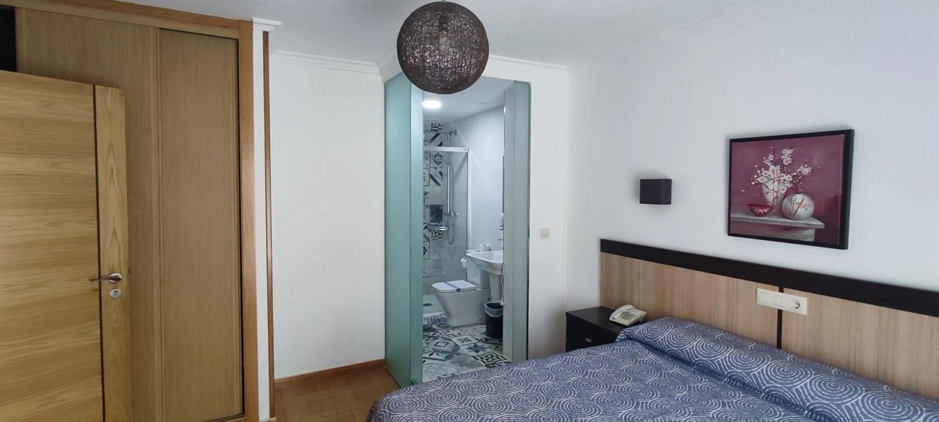 Photo of the whole room in Hotel Estrella del Mar