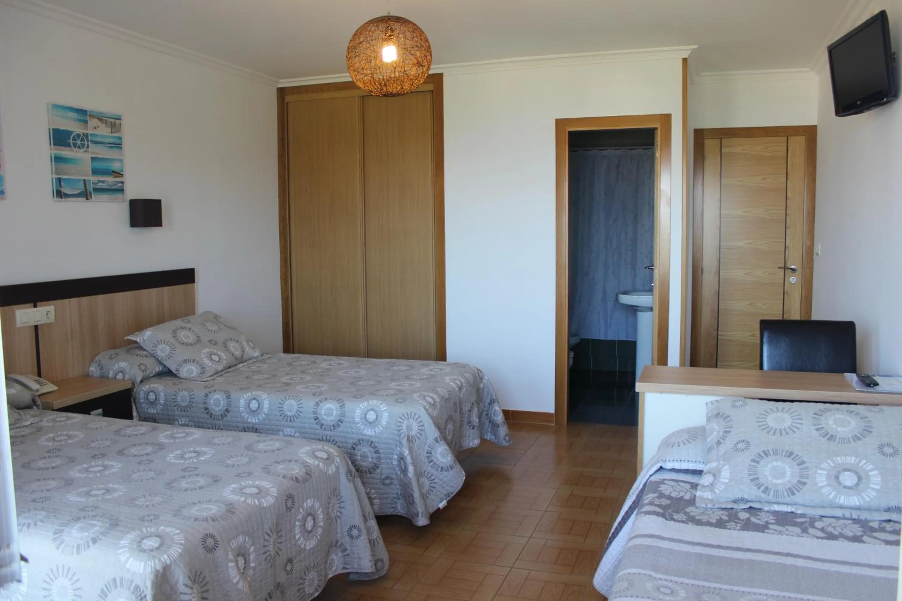 Photo of the whole room in Hotel Estrella del Mar