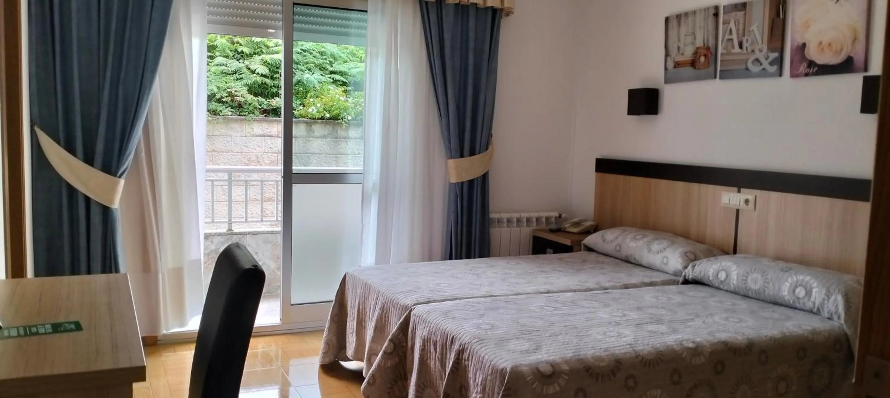 Photo of the whole room in Hotel Estrella del Mar