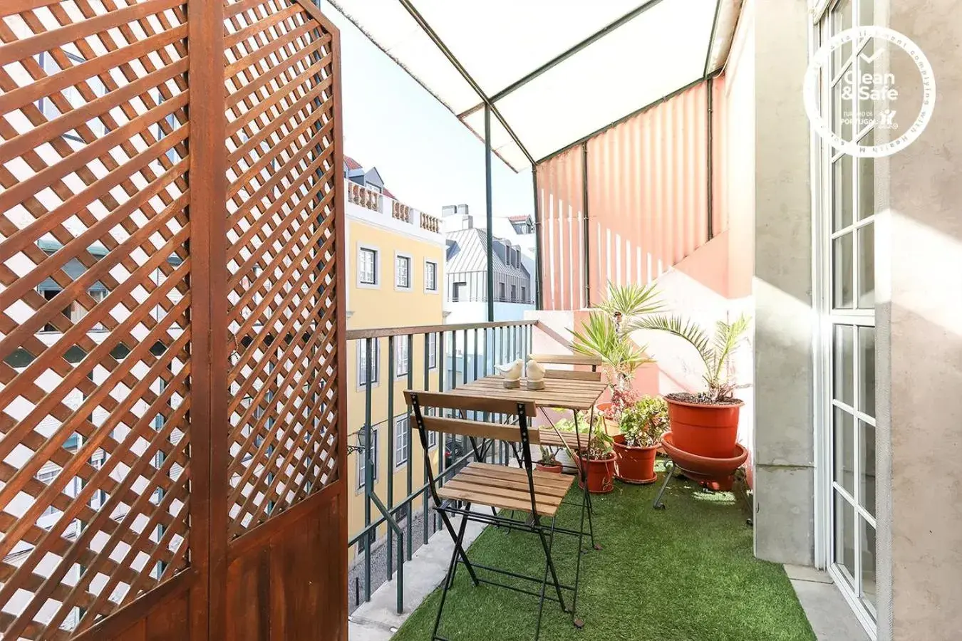 Principe Real Balcony by Homing Principe Real Balcony by Homing