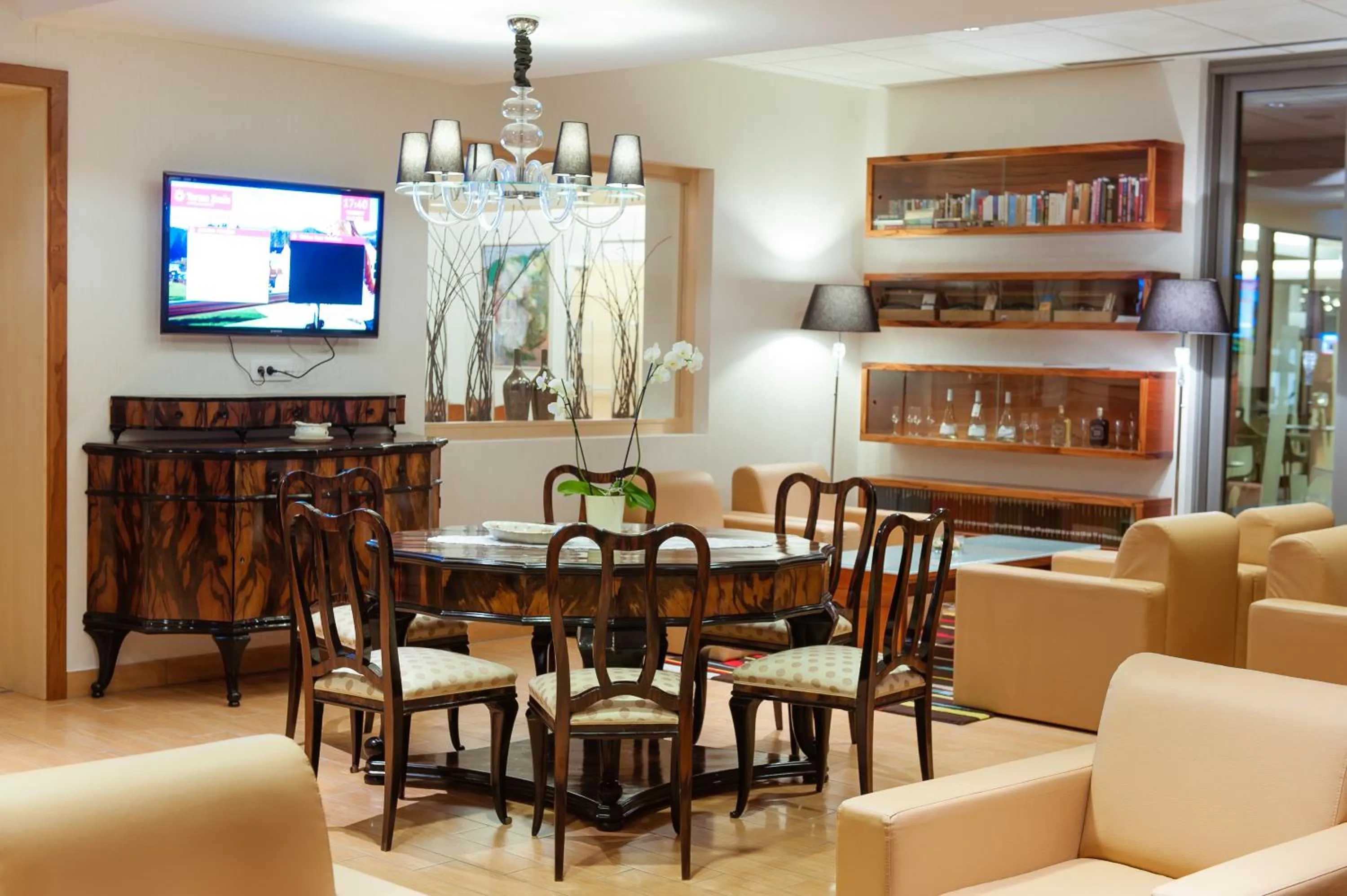 Communal lounge/ TV room in Terme Zreče – Hotel Atrij