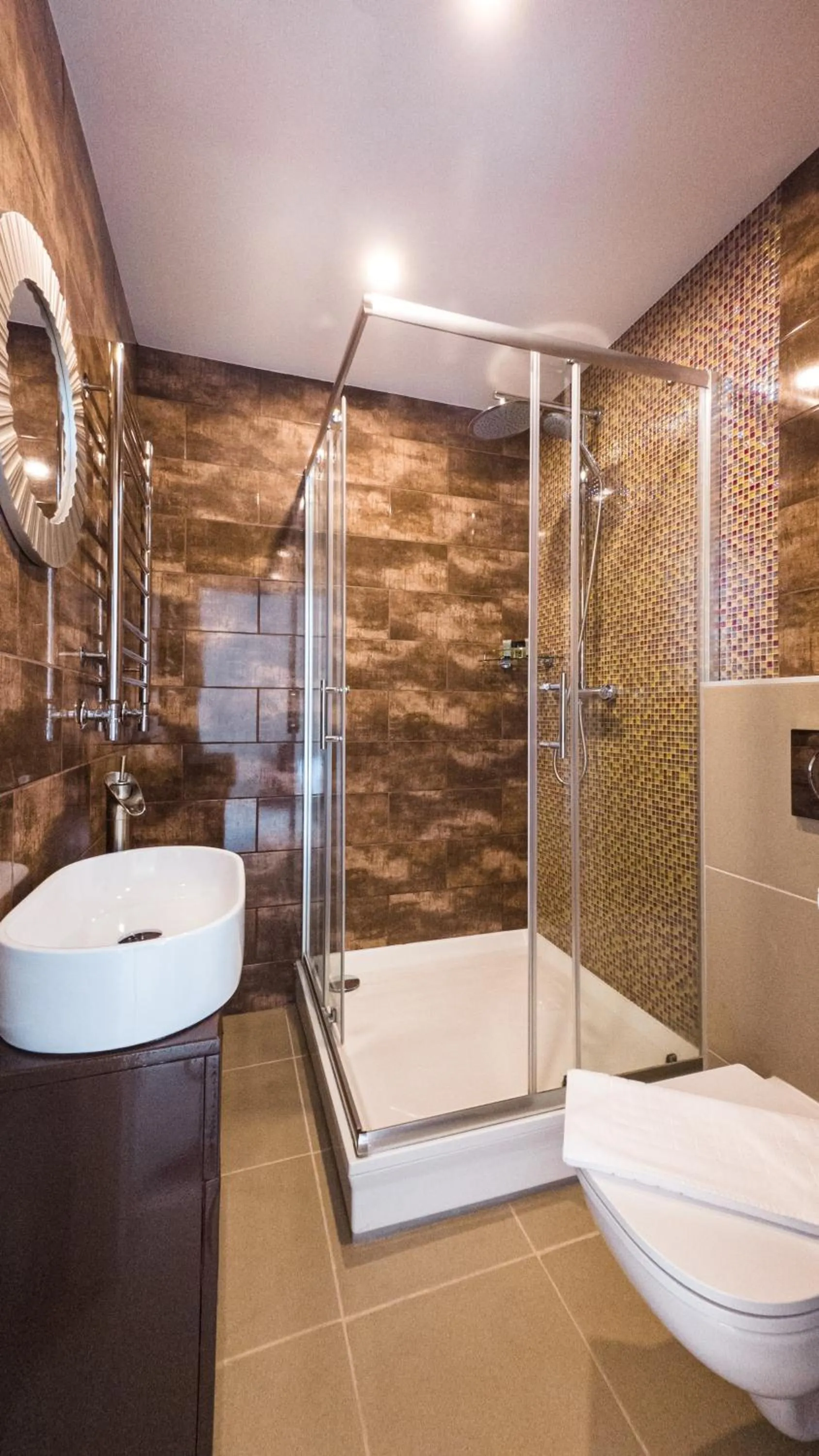 Bathroom in OYO Newquay Beach Hotel