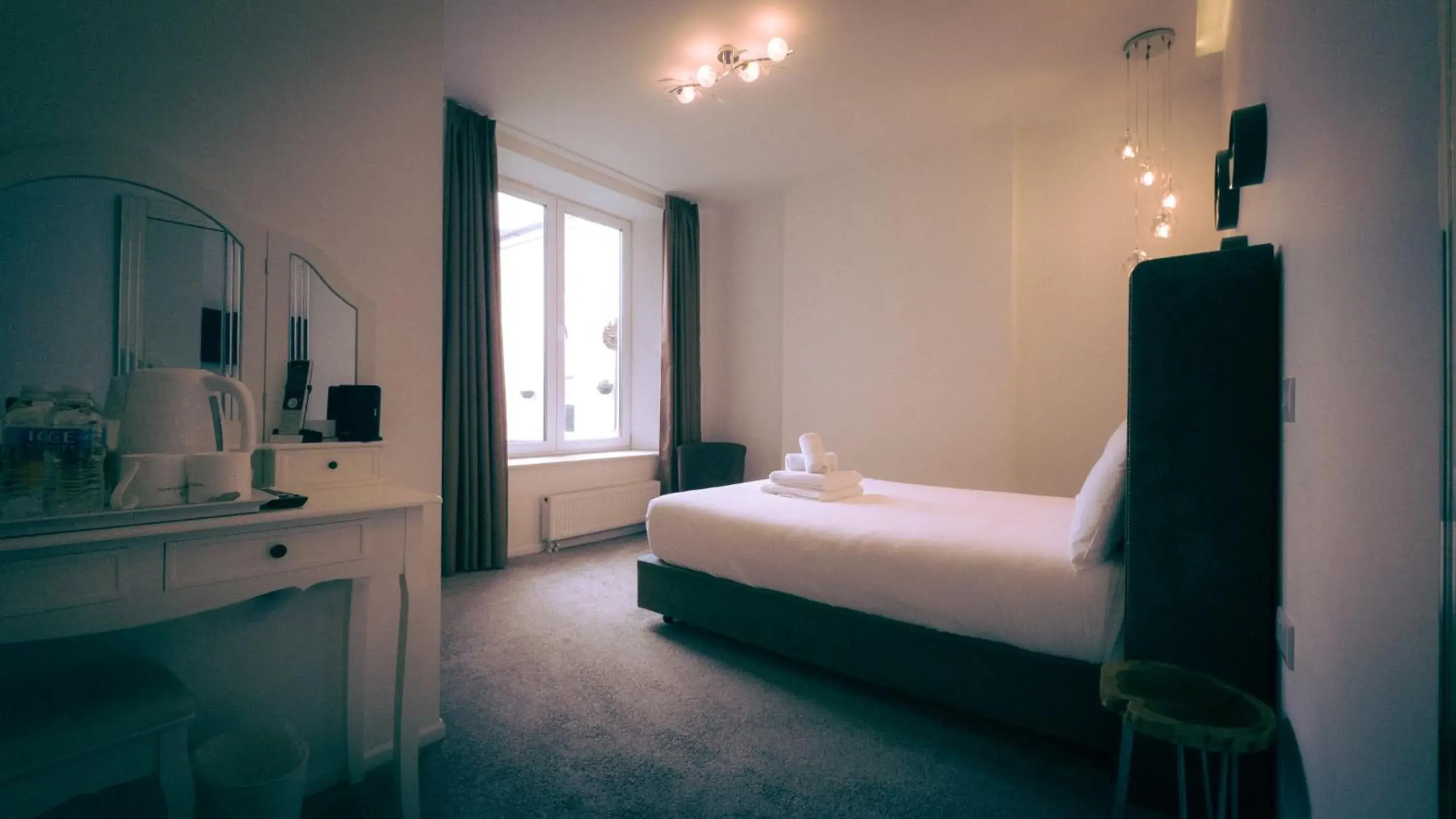 Bedroom, Bed in OYO Newquay Beach Hotel Bedroom, Bed in OYO Newquay Beach Hotel