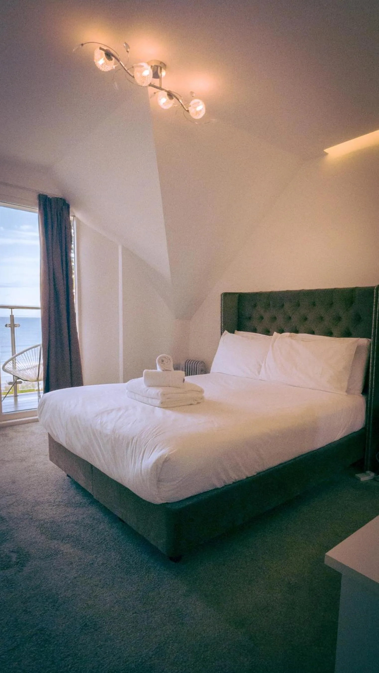 Bedroom, Bed in OYO Newquay Beach Hotel