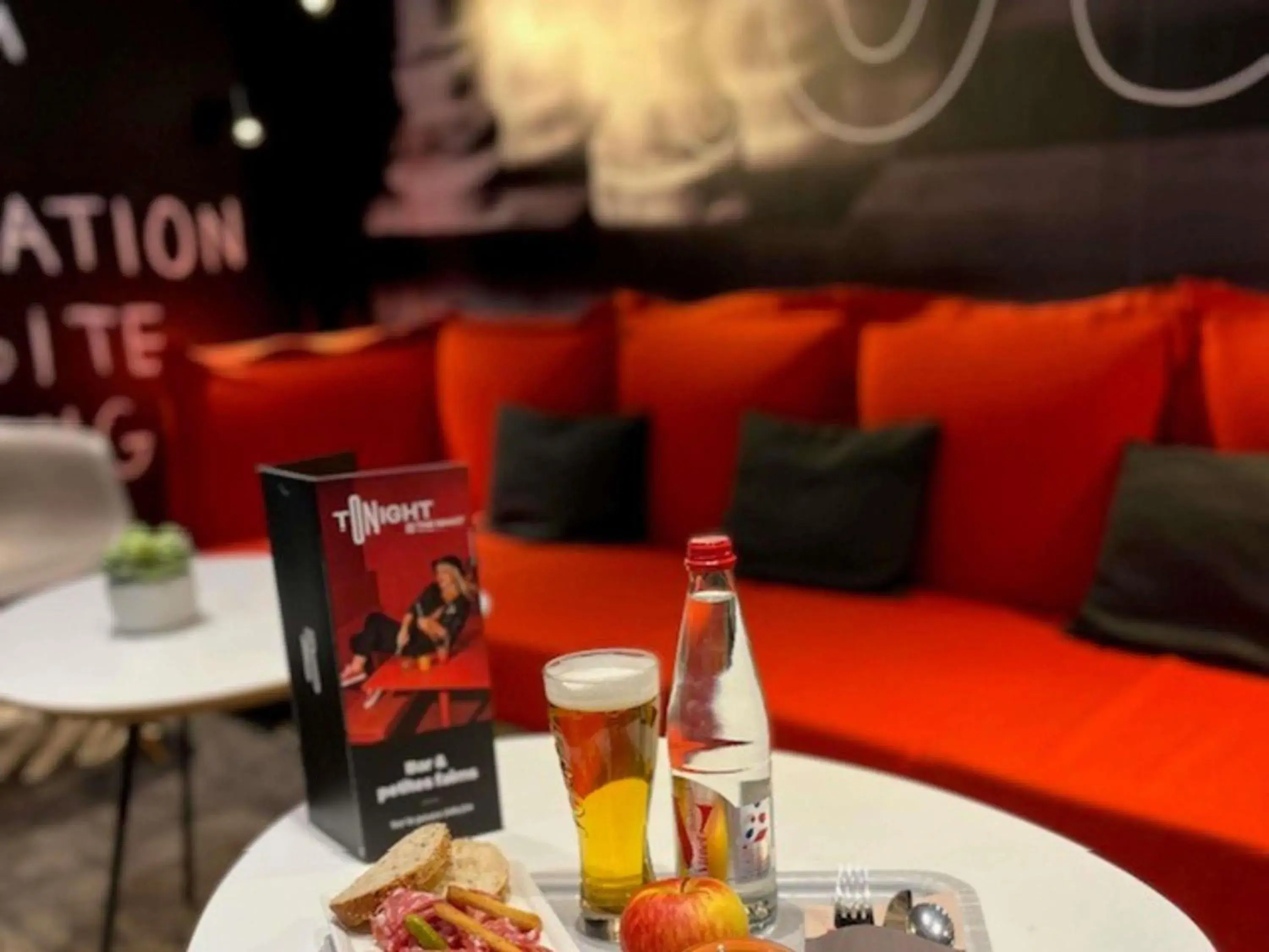 Lounge or bar in ibis Alençon Lounge or bar in ibis Alençon