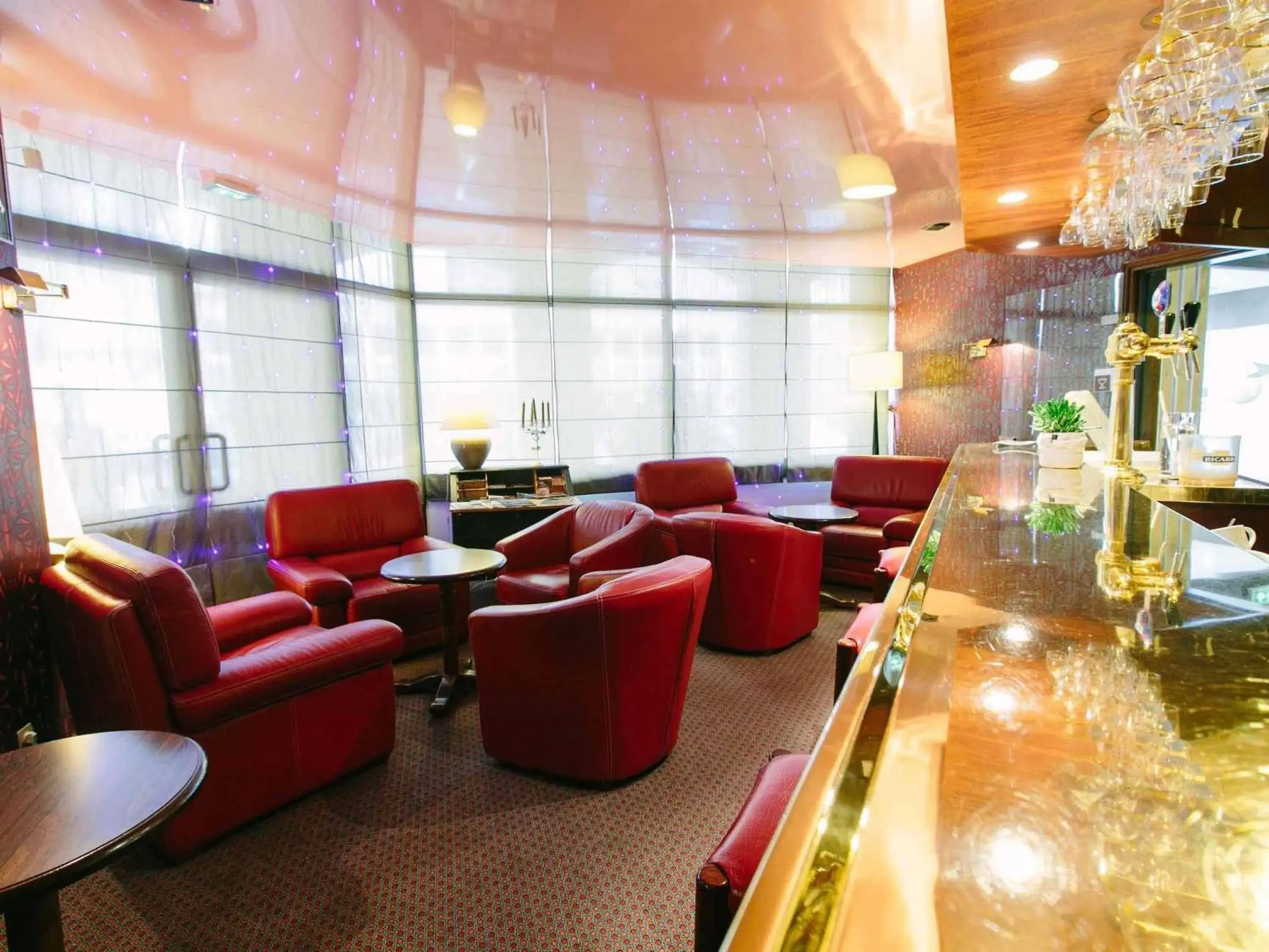 Lounge or bar in ibis Alençon Lounge or bar in ibis Alençon