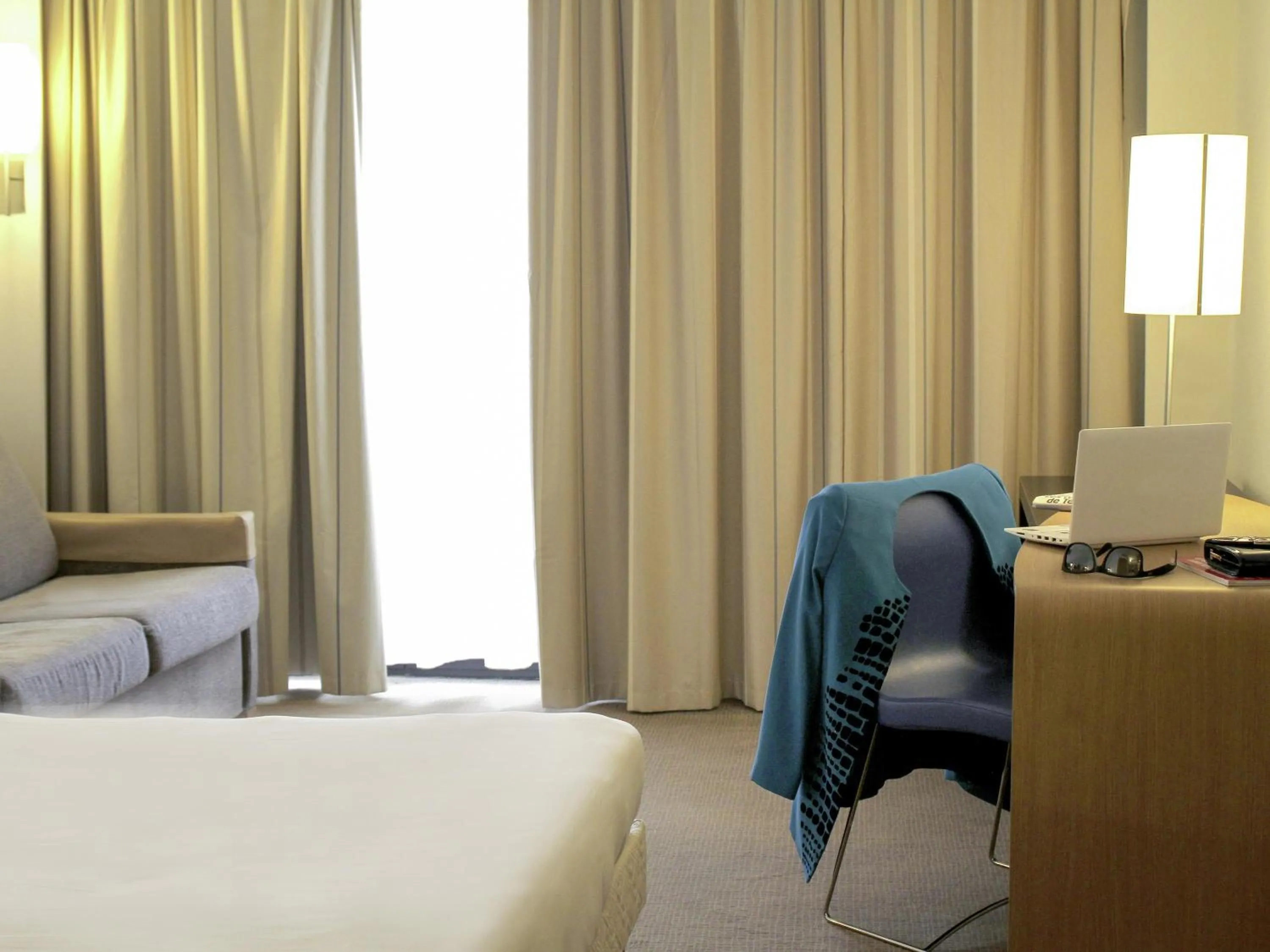 Bedroom, Bed in Novotel Constantine