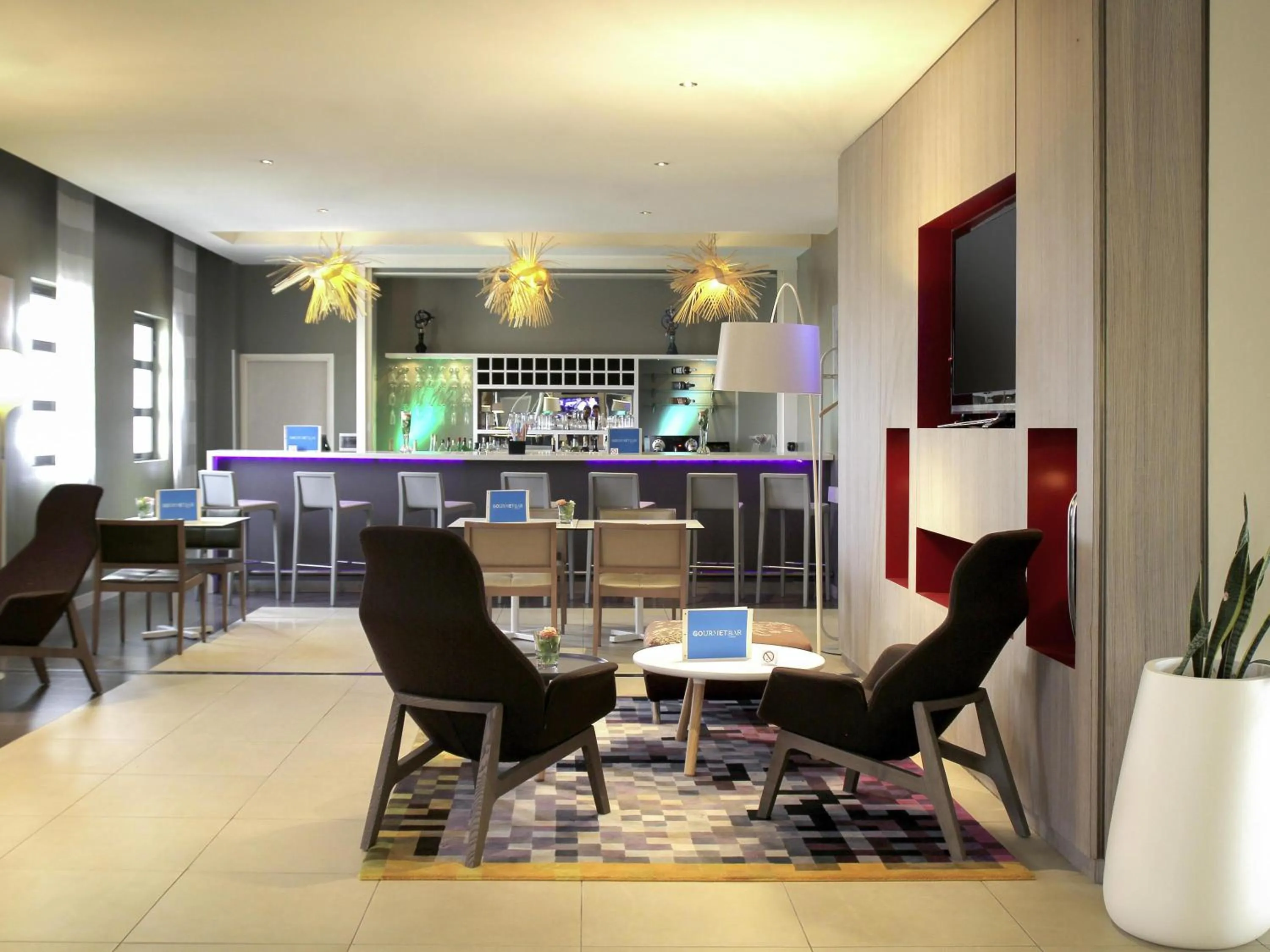 Lounge or bar in Novotel Constantine