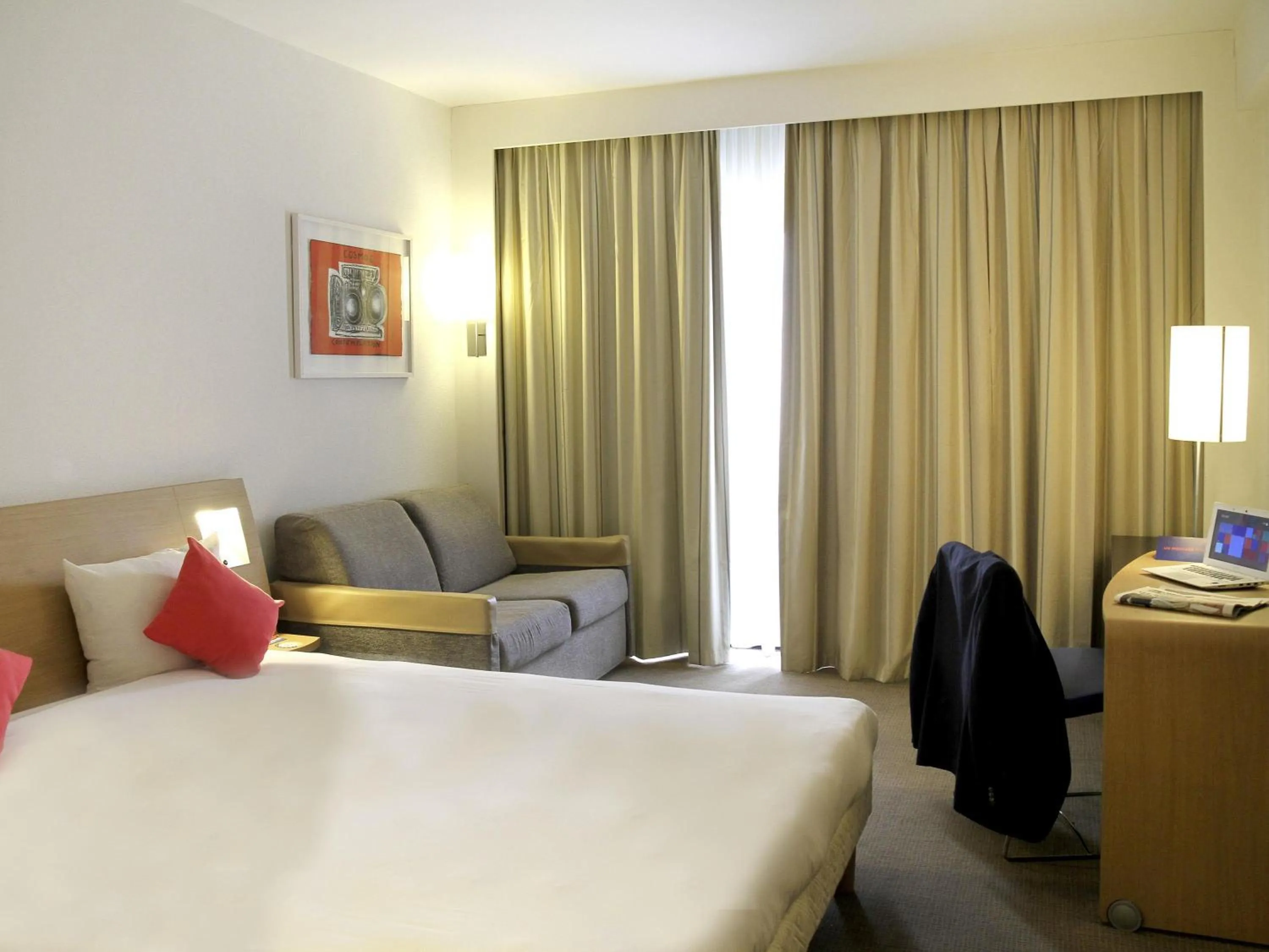 Bedroom, Bed in Novotel Constantine