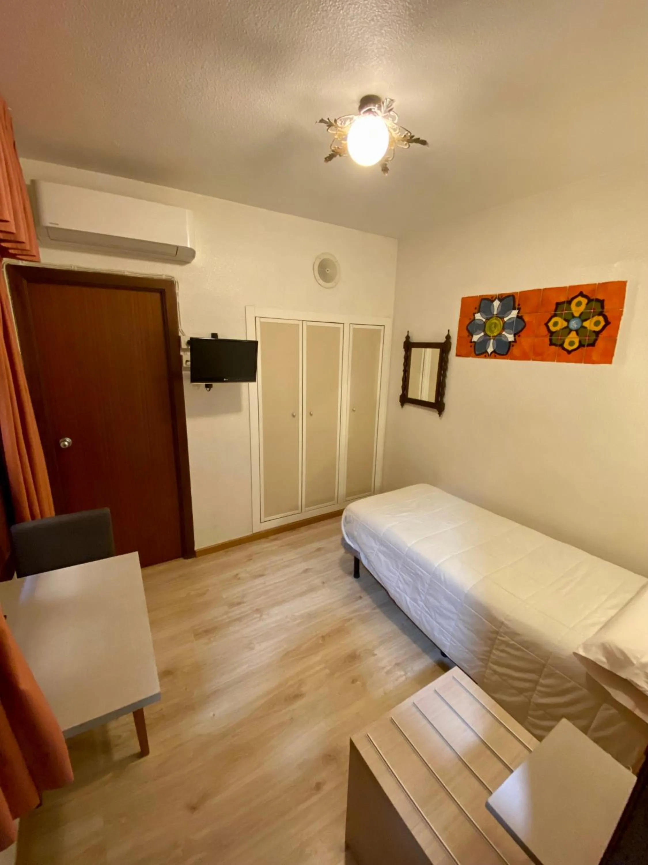 Photo of the whole room, Bed in Hotel Real Castellon