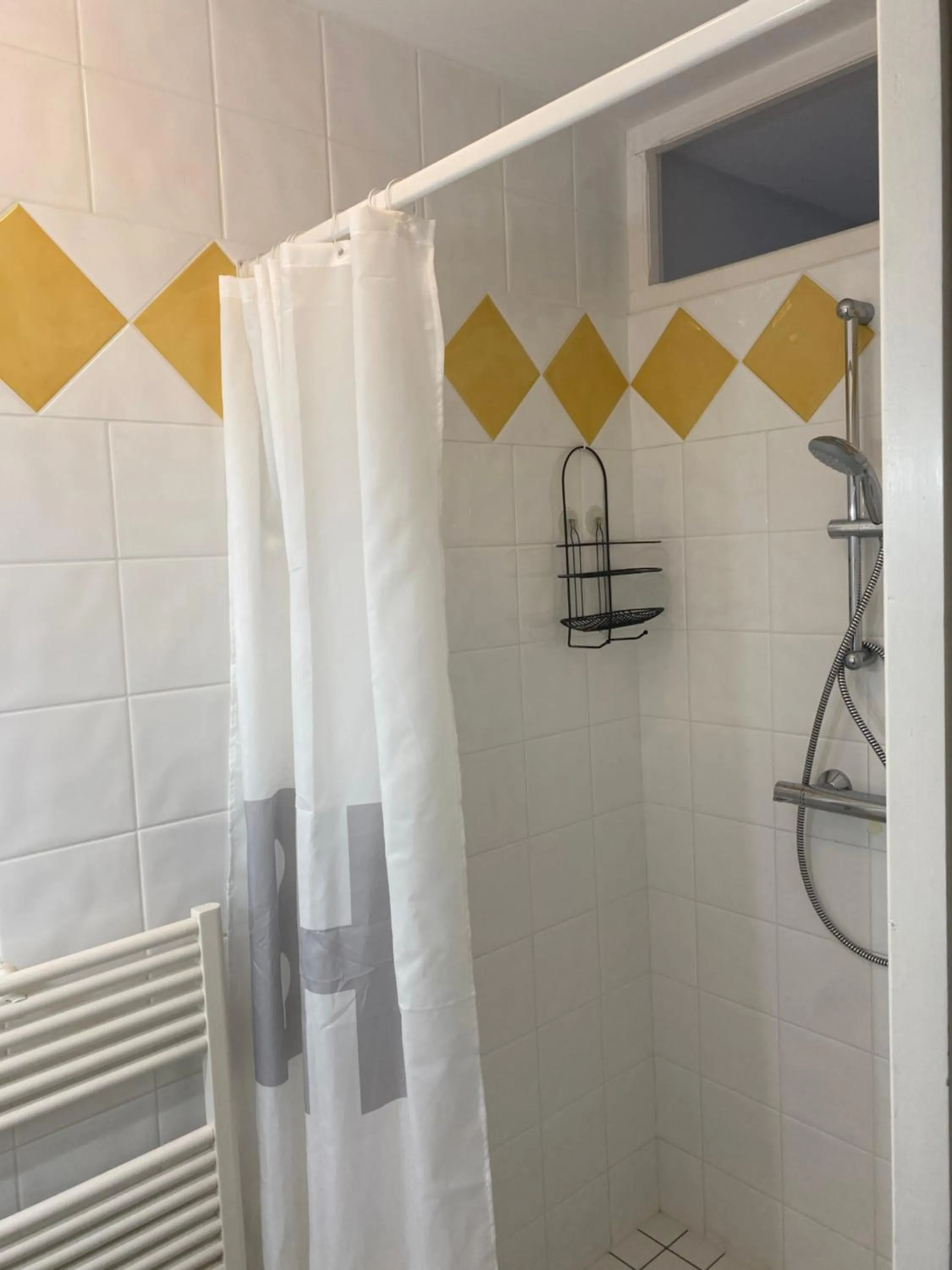 Shower in Les Lavandières