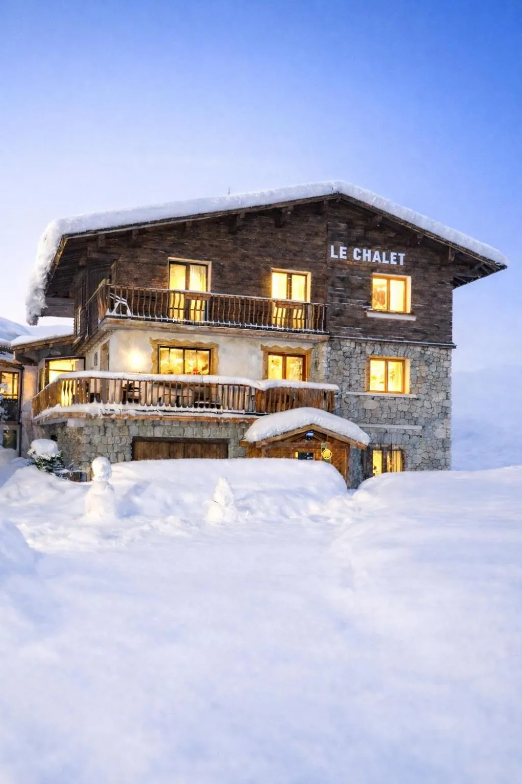 Property building in Le Chalet