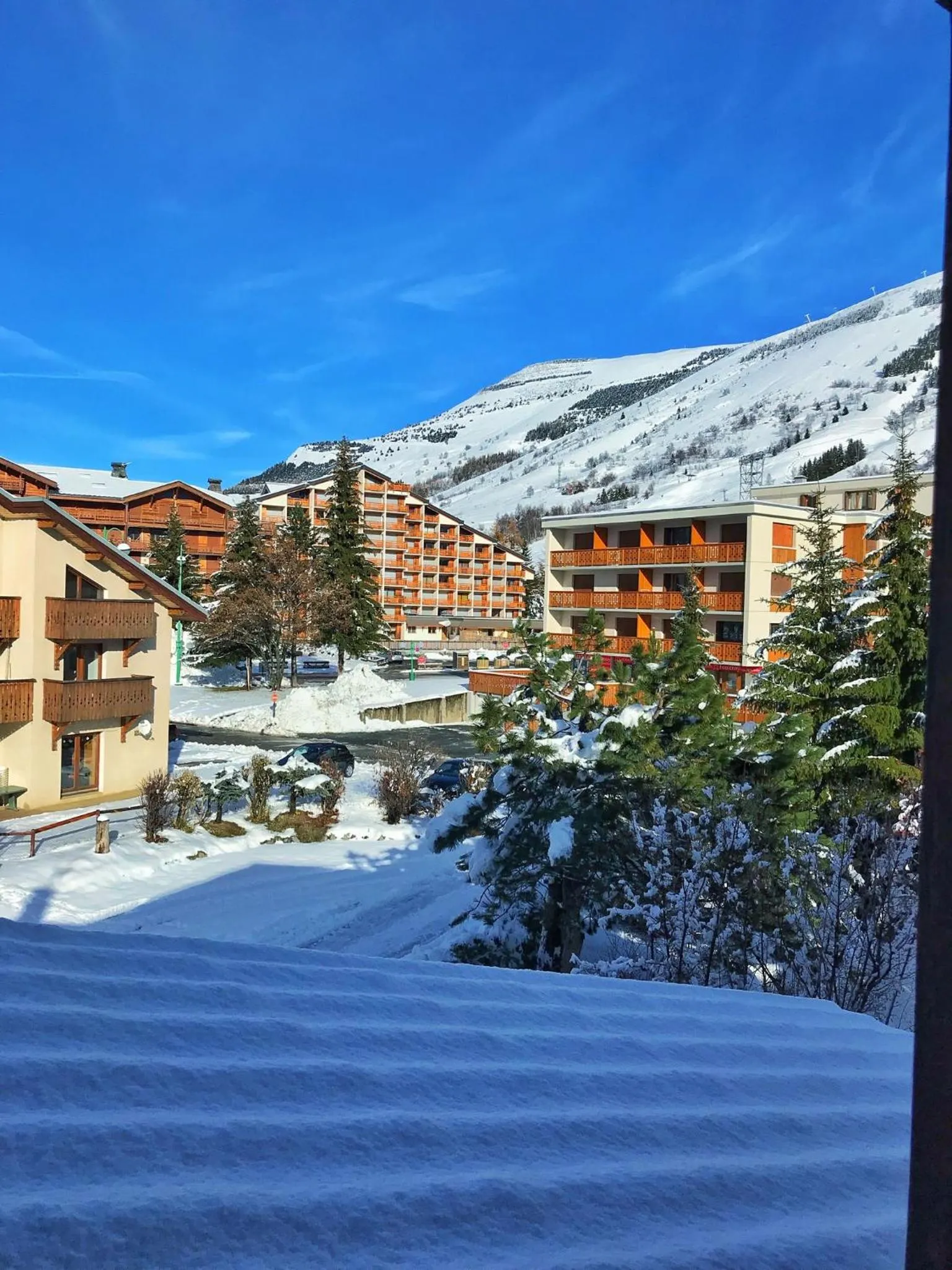 Property building in Le Chalet