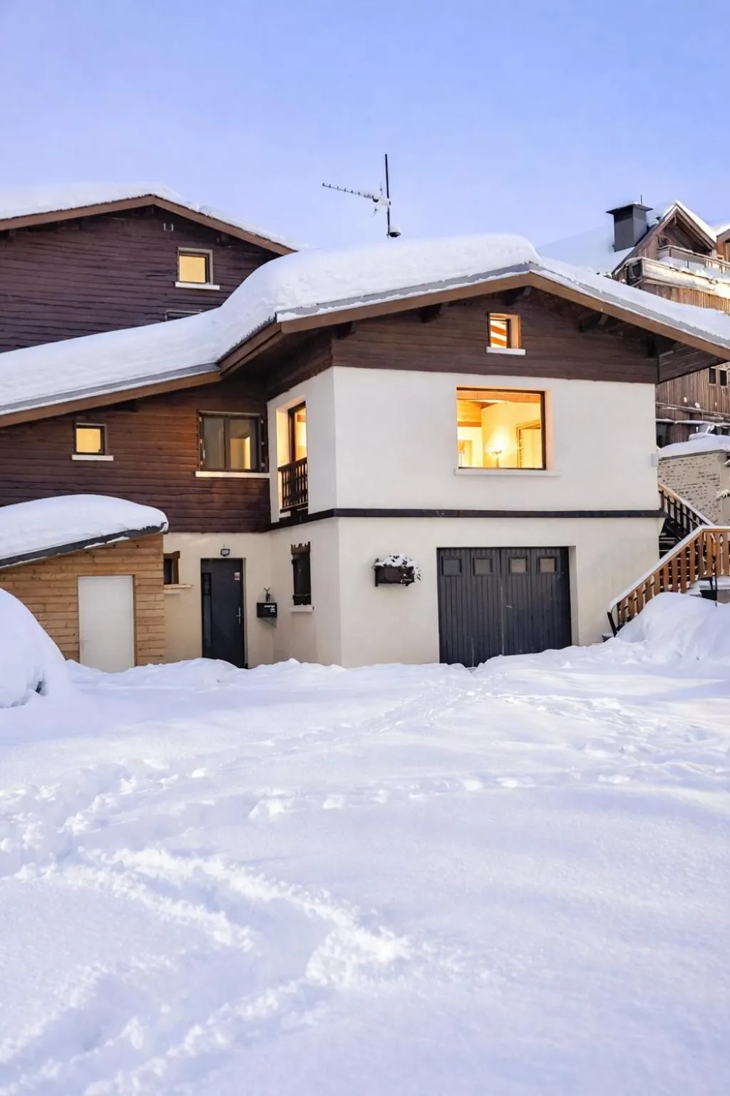 Property building in Le Chalet