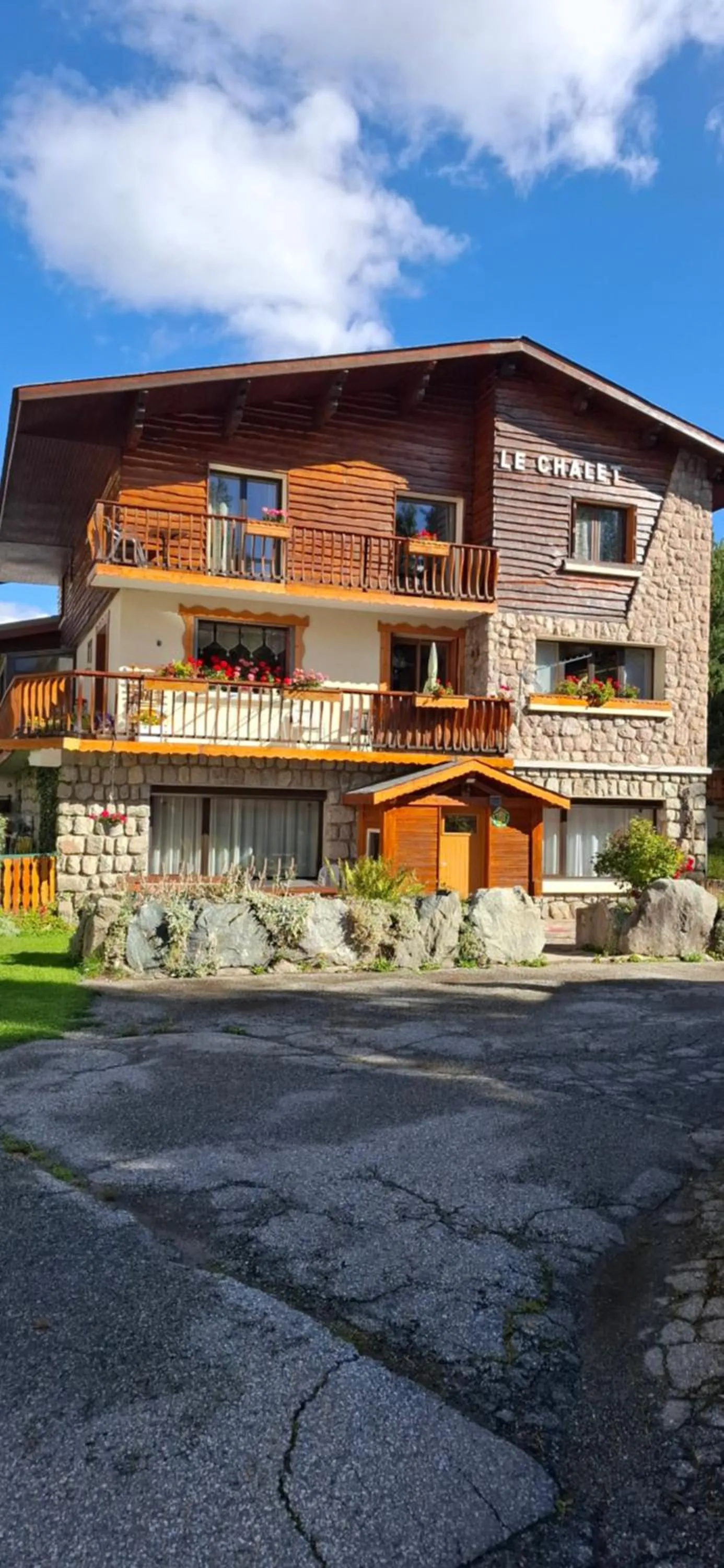 Property building in Le Chalet
