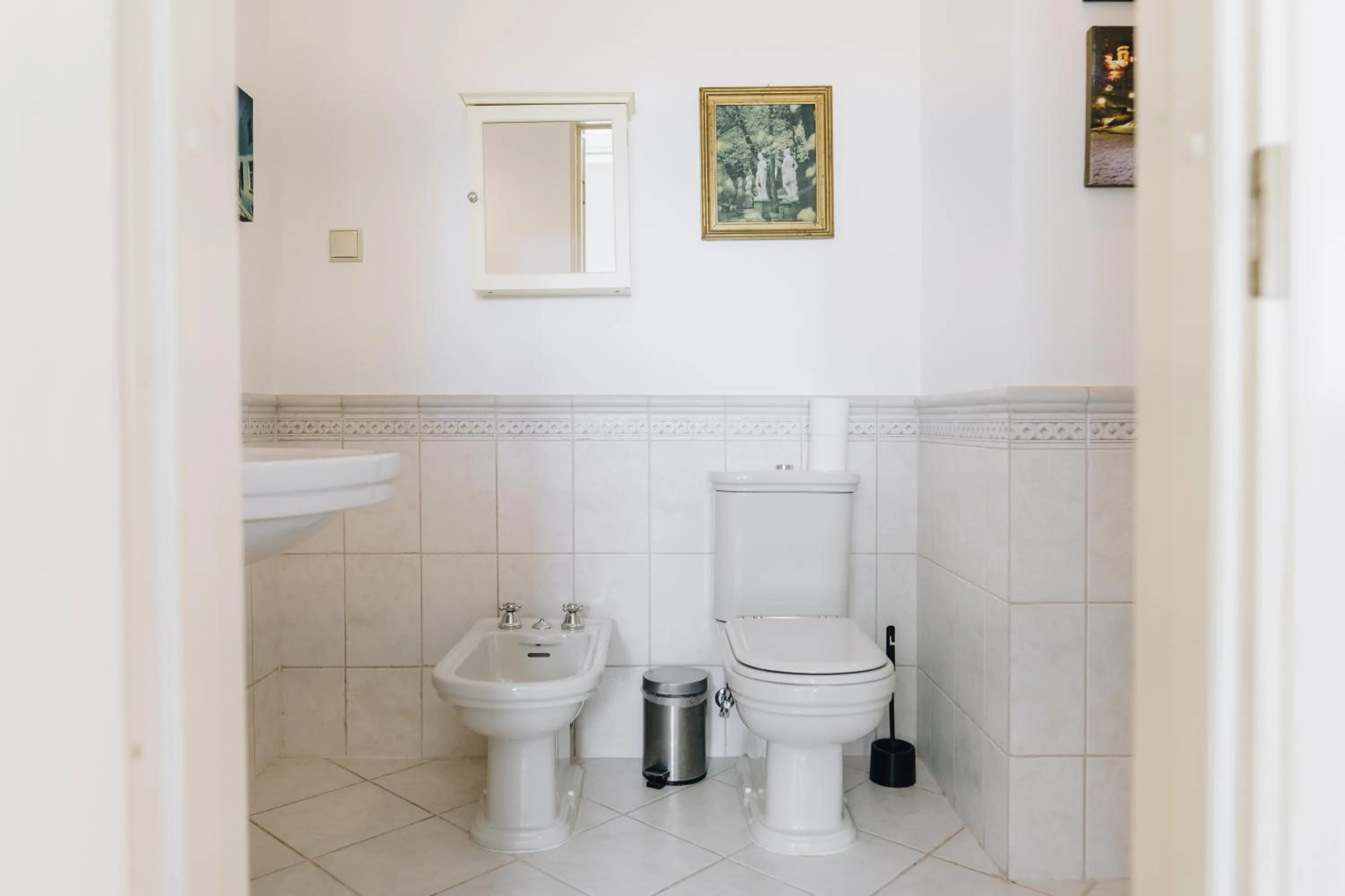 Bathroom in Dream Stay - Art gallery Family Apartment with 2 Bathrooms