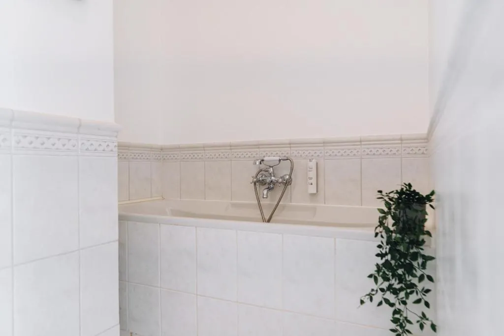 Bathroom in Dream Stay - Art gallery Family Apartment with 2 Bathrooms