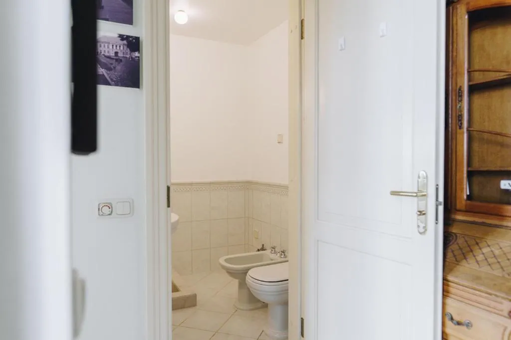 Bathroom in Dream Stay - Art gallery Family Apartment with 2 Bathrooms