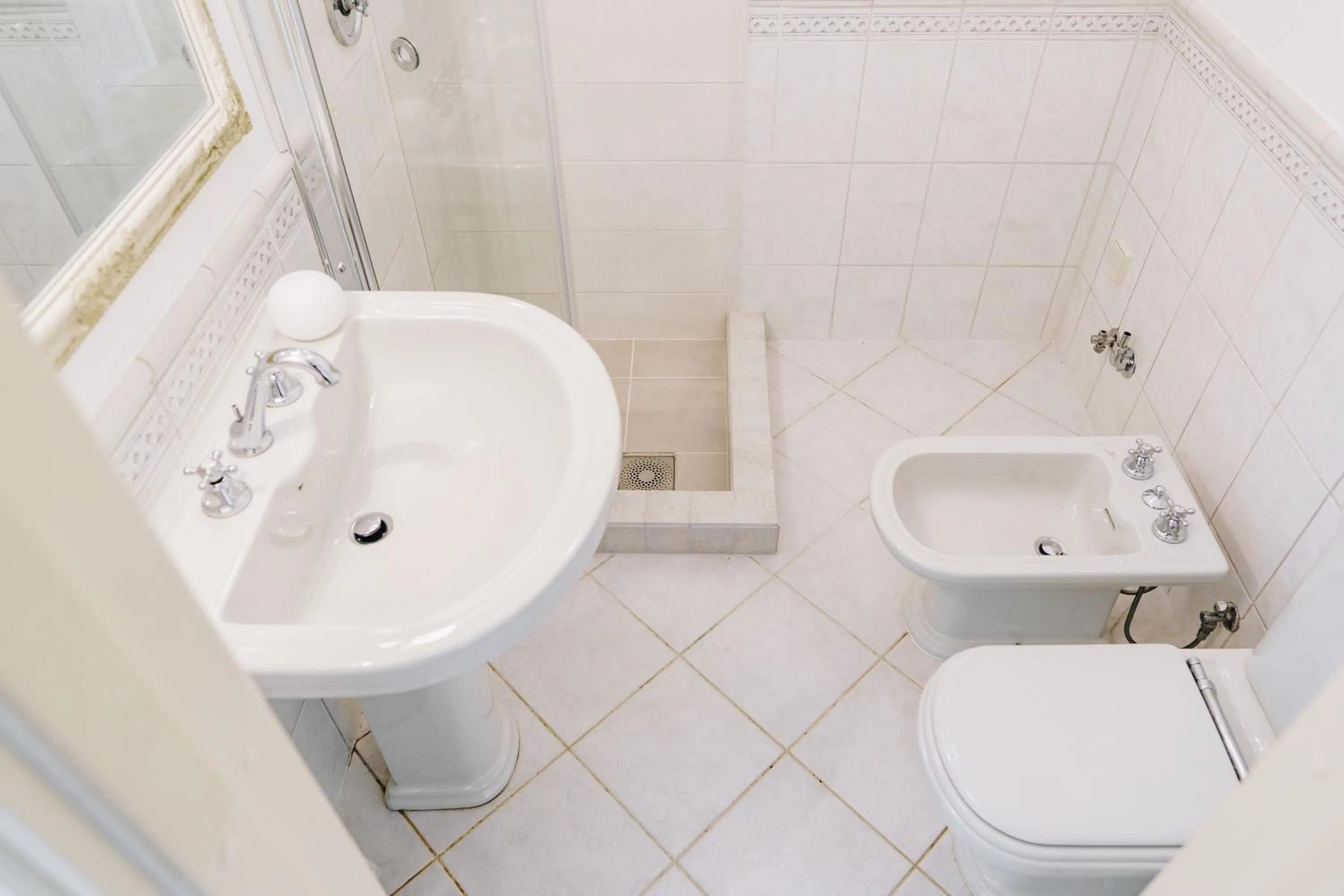 Bathroom in Dream Stay - Art gallery Family Apartment with 2 Bathrooms